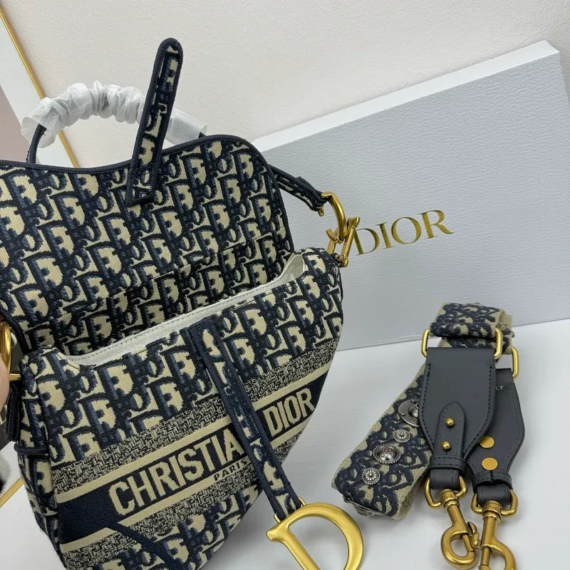 All categories Official website "Brand Women's Bags" Women's Bags 💙 DIOR DIOR 2026 new crossbody shoulder bag