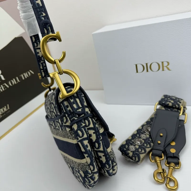 All categories Official website "Brand Women's Bags" Women's Bags 💙 DIOR DIOR 2026 new crossbody shoulder bag