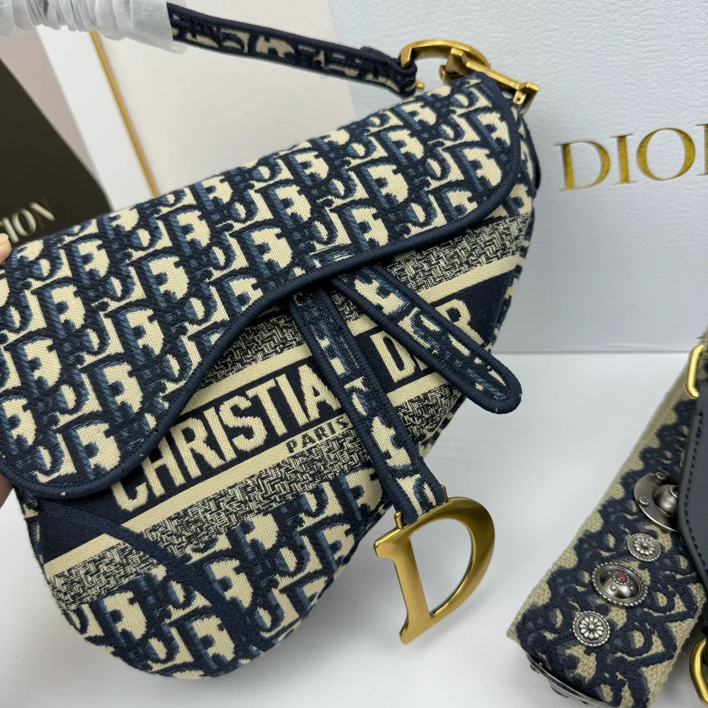 All categories Official website "Brand Women's Bags" Women's Bags 💙 DIOR DIOR 2026 new crossbody shoulder bag