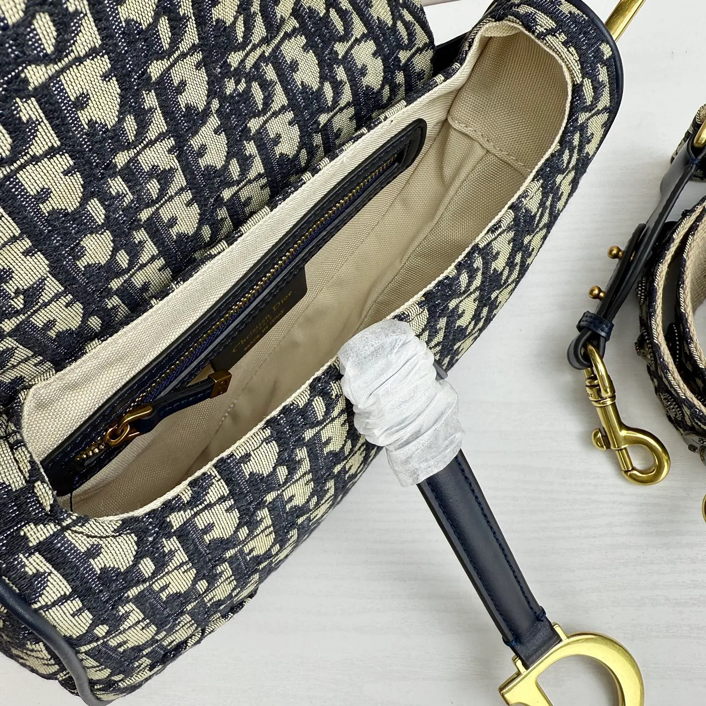 All categories Official website "Brand Women's Bags" Women's Bags 💙 DIOR DIOR 2026 new crossbody shoulder bag