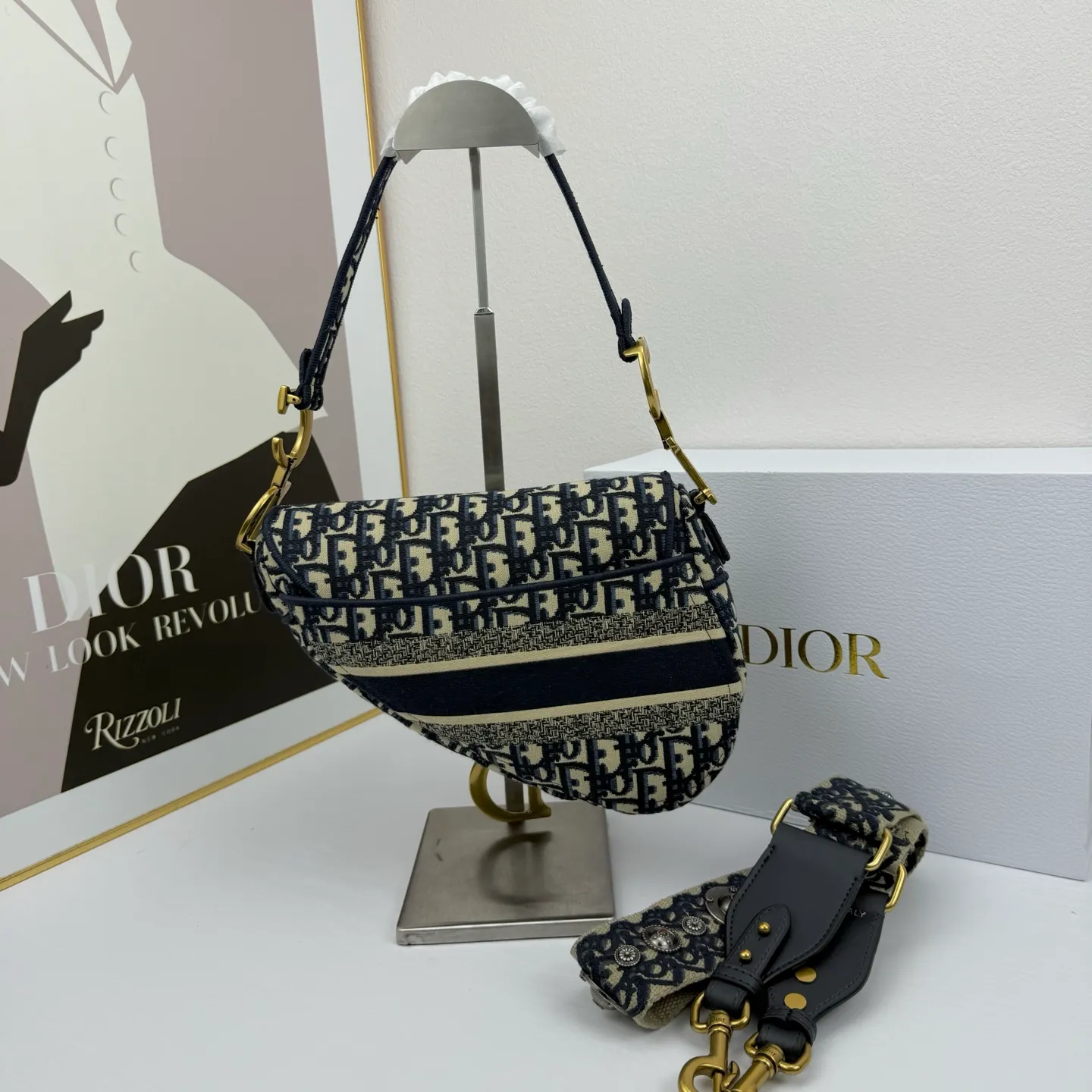 All categories Official website "Brand Women's Bags" Women's Bags 💙 DIOR DIOR 2026 new crossbody shoulder bag