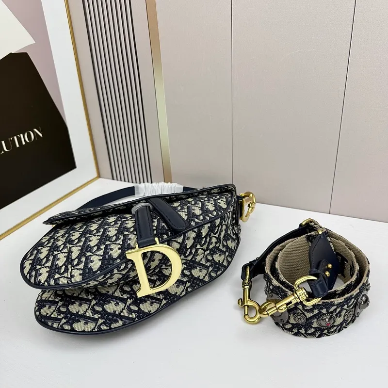 All categories Official website "Brand Women's Bags" Women's Bags 💙 DIOR DIOR 2026 new crossbody shoulder bag