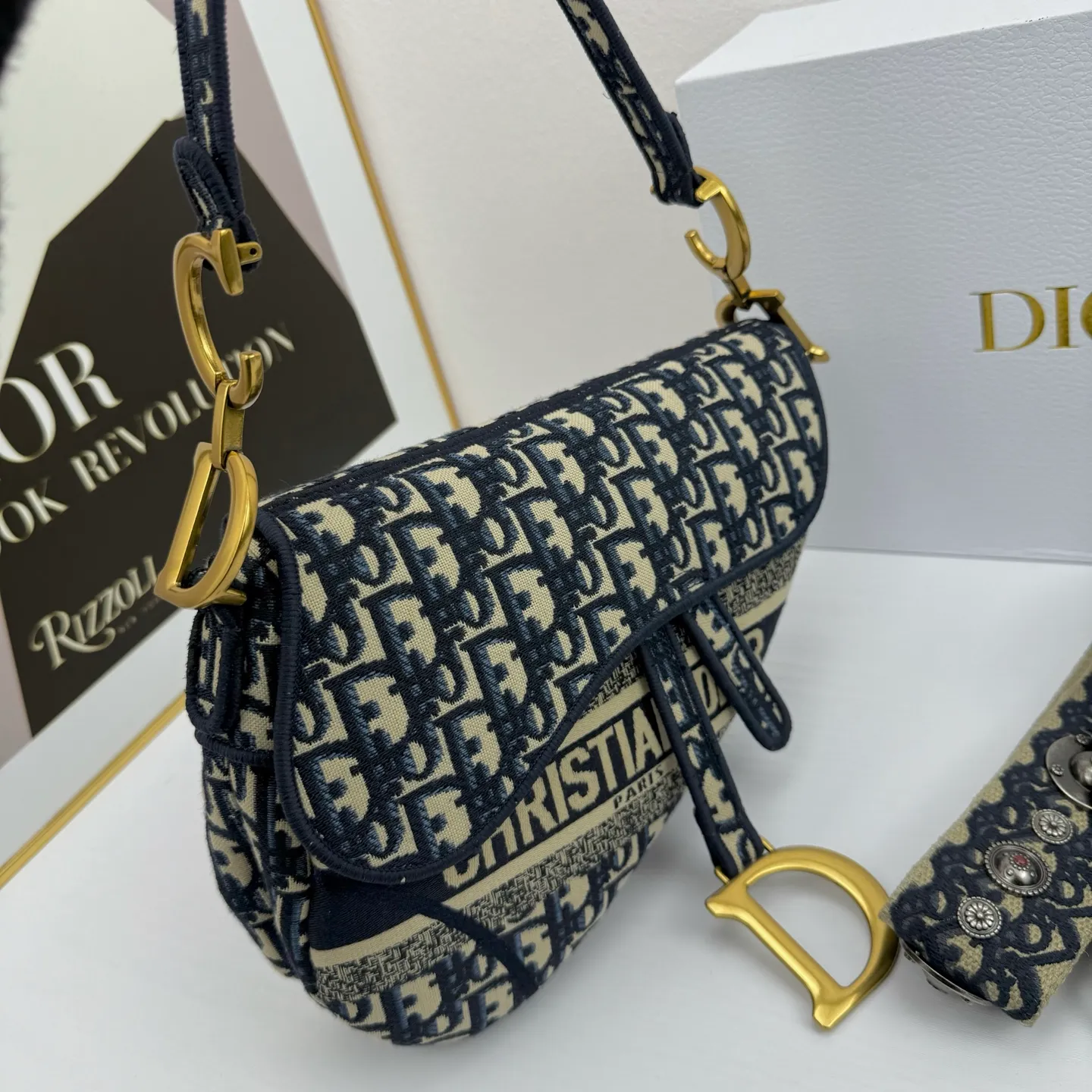 All categories Official website "Brand Women's Bags" Women's Bags 💙 DIOR DIOR 2026 new crossbody shoulder bag