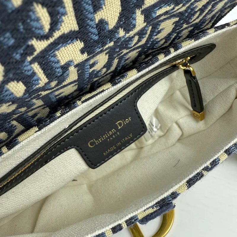 All categories Official website "Brand Women's Bags" Women's Bags 💙 DIOR DIOR 2026 new crossbody shoulder bag