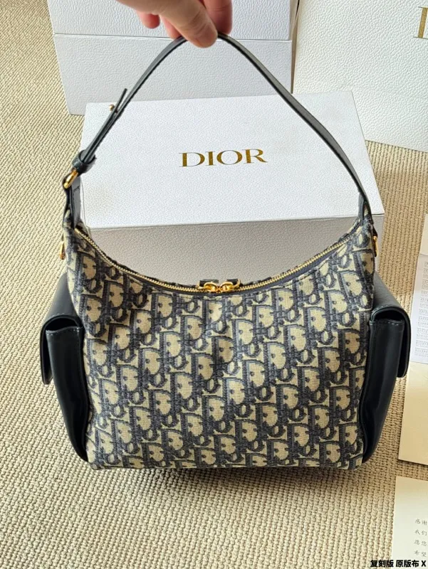 All categories Official website "Brand Women's Bags" Women's Bags 💙 DIOR 2025 new DIOR armpit bag