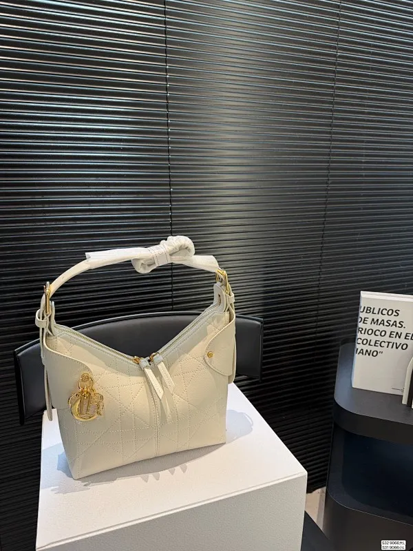 All categories Official website "Brand Women's Bags" Women's Bags 💙 DIOR 2025 new DIOR armpit bag