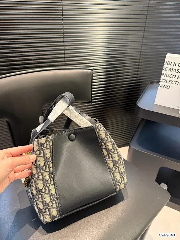 All Categories Official Website "Brand Women's Bags" Women's Bags 💙 DIOR 2025 New DIOR Crossbody Bag