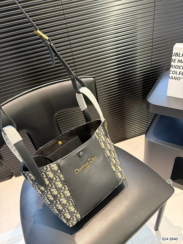 All Categories Official Website "Brand Women's Bags" Women's Bags 💙 DIOR 2025 New DIOR Crossbody Bag