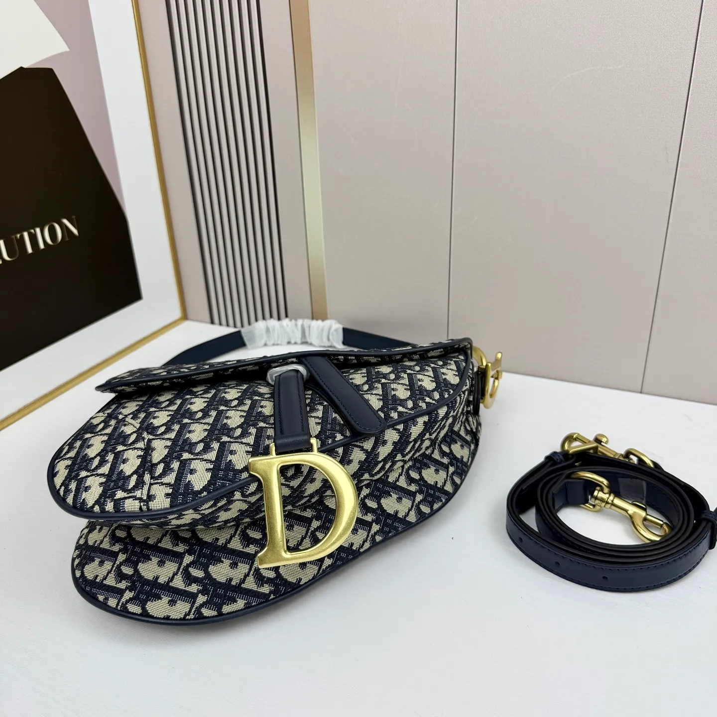 All categories Official website "Brand Women's Bags" Women's Bags 💙 DIOR DIOR 2026 new crossbody shoulder bag