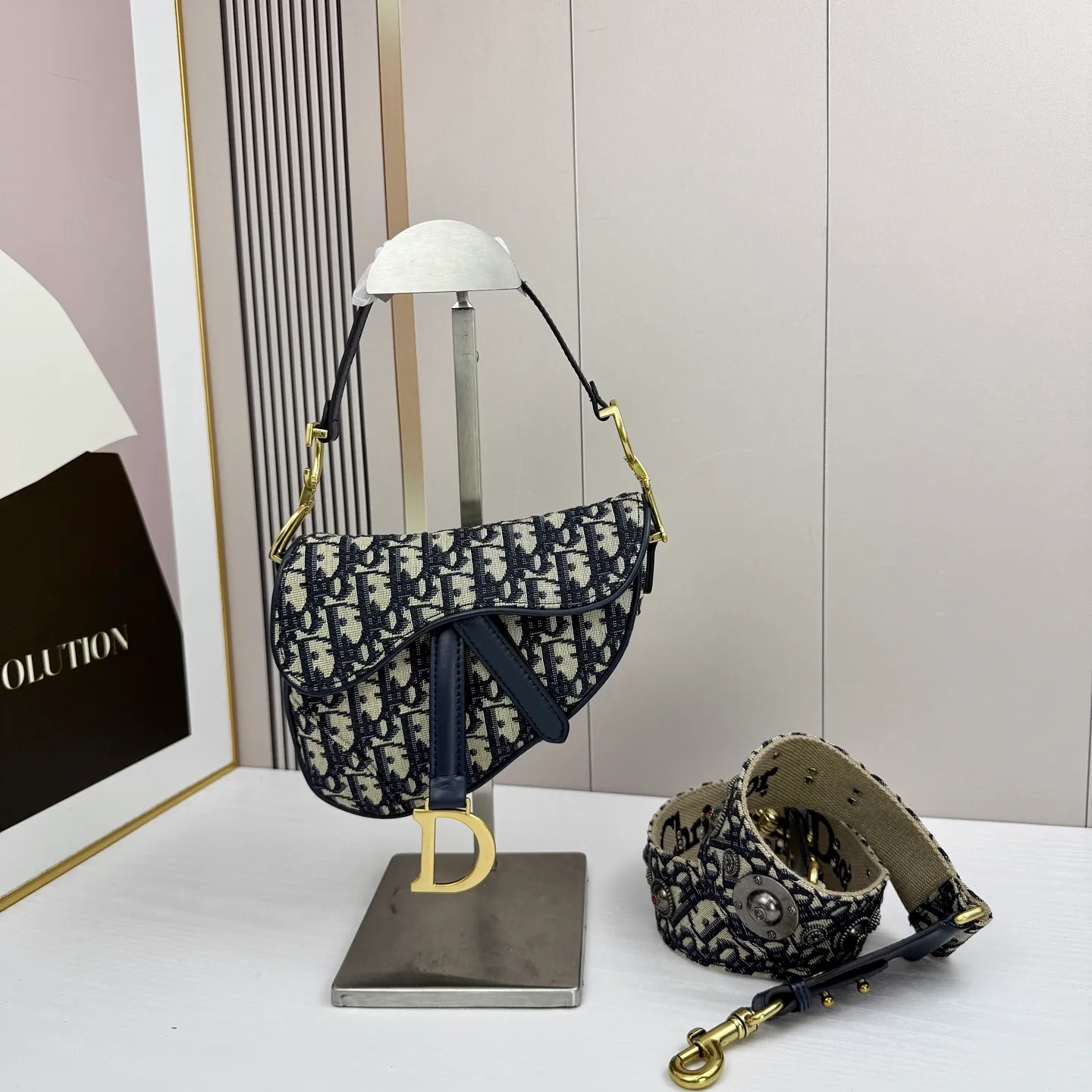All categories Official website "Brand Women's Bags" Women's Bags 💙 DIOR DIOR 2026 new crossbody shoulder bag