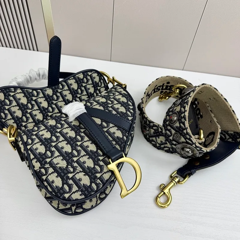 All categories Official website "Brand Women's Bags" Women's Bags 💙 DIOR DIOR 2026 new crossbody shoulder bag