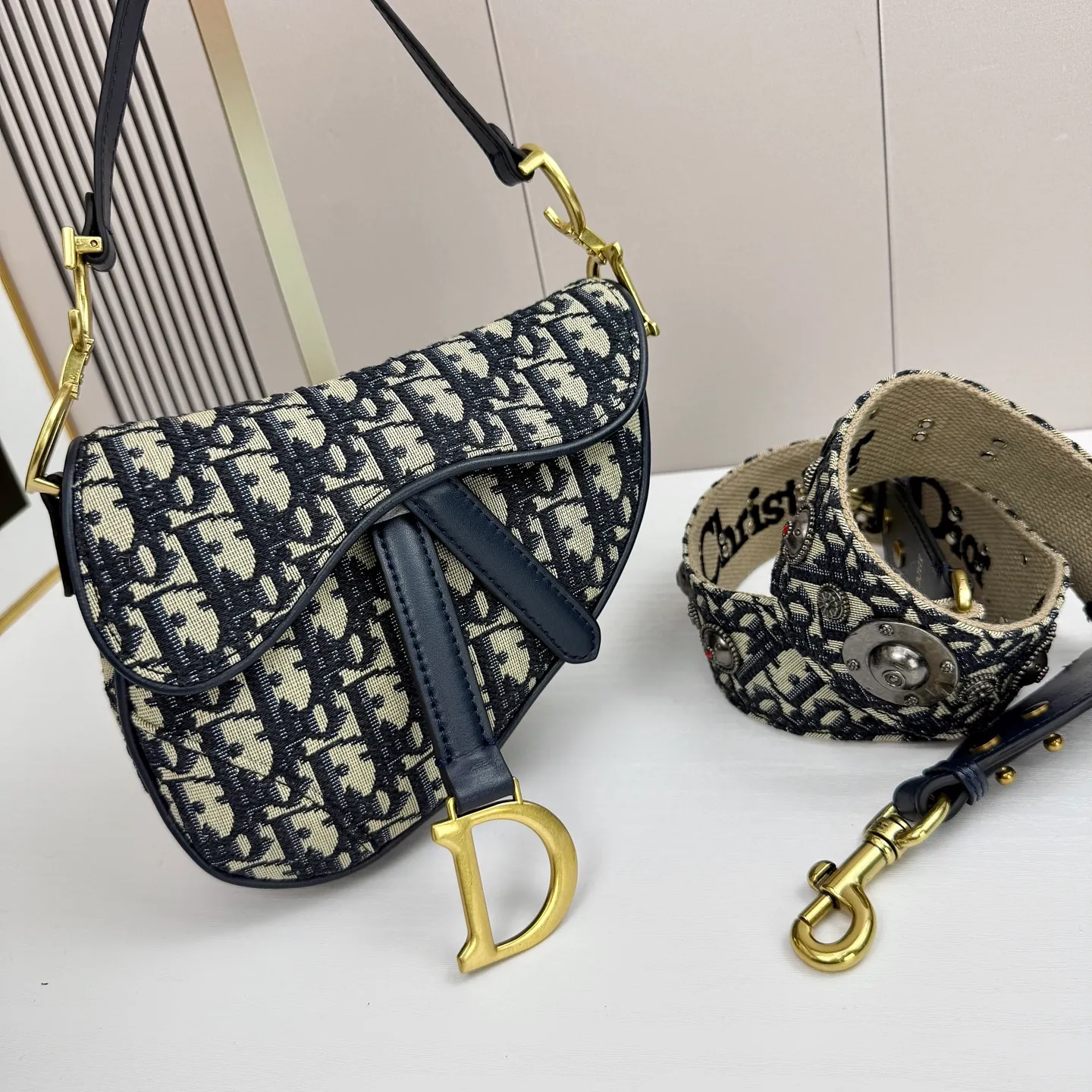 All categories Official website "Brand Women's Bags" Women's Bags 💙 DIOR DIOR 2026 new crossbody shoulder bag