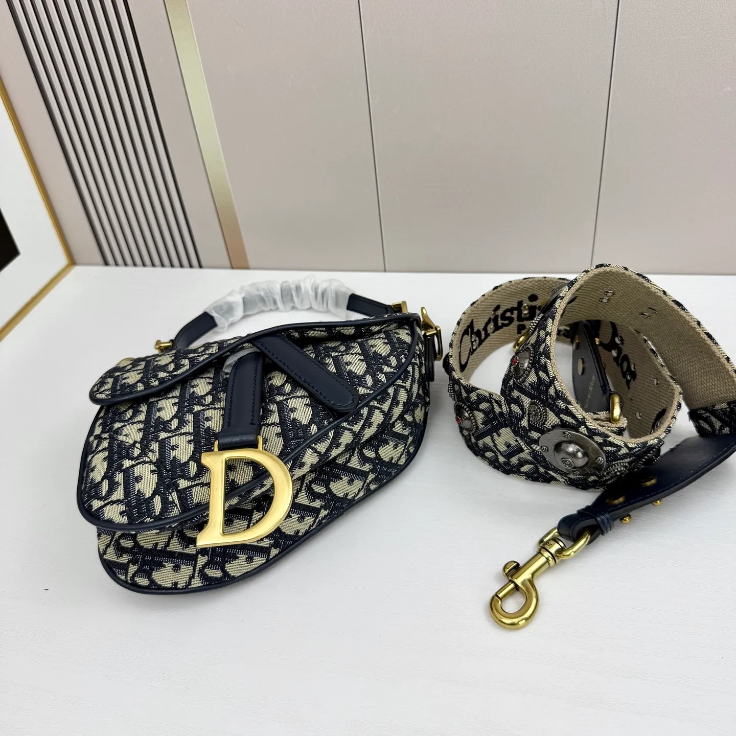 All categories Official website "Brand Women's Bags" Women's Bags 💙 DIOR DIOR 2026 new crossbody shoulder bag