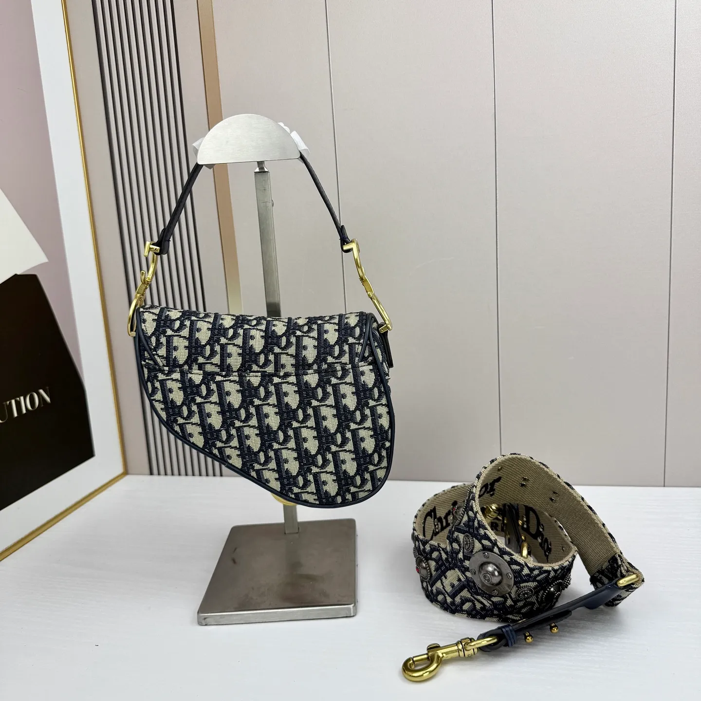 All categories Official website "Brand Women's Bags" Women's Bags 💙 DIOR DIOR 2026 new crossbody shoulder bag