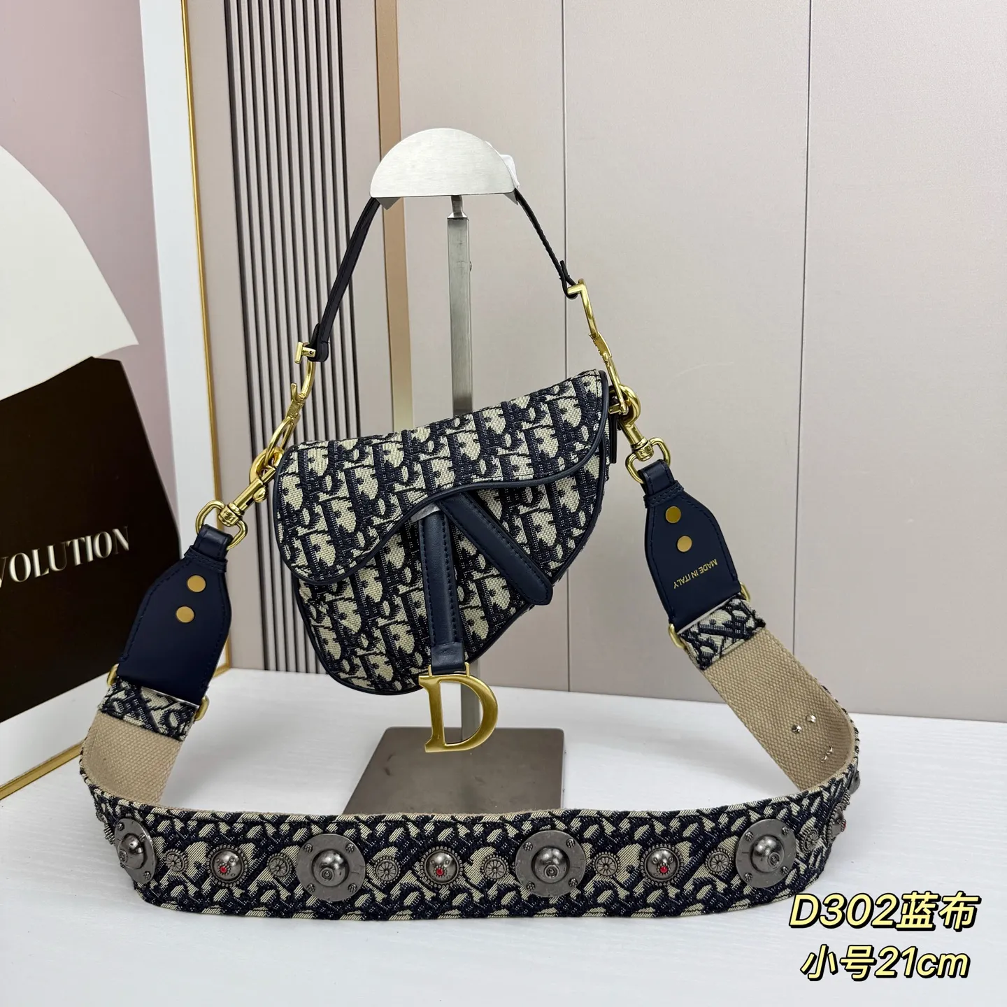 All categories Official website "Brand Women's Bags" Women's Bags 💙 DIOR DIOR 2026 new crossbody shoulder bag