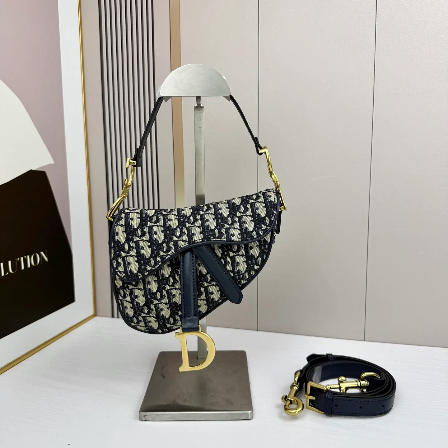 All categories Official website "Brand Women's Bags" Women's Bags 💙 DIOR DIOR 2026 new crossbody shoulder bag