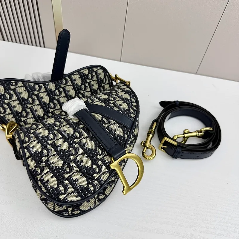 All categories Official website "Brand Women's Bags" Women's Bags 💙 DIOR DIOR 2026 new crossbody shoulder bag