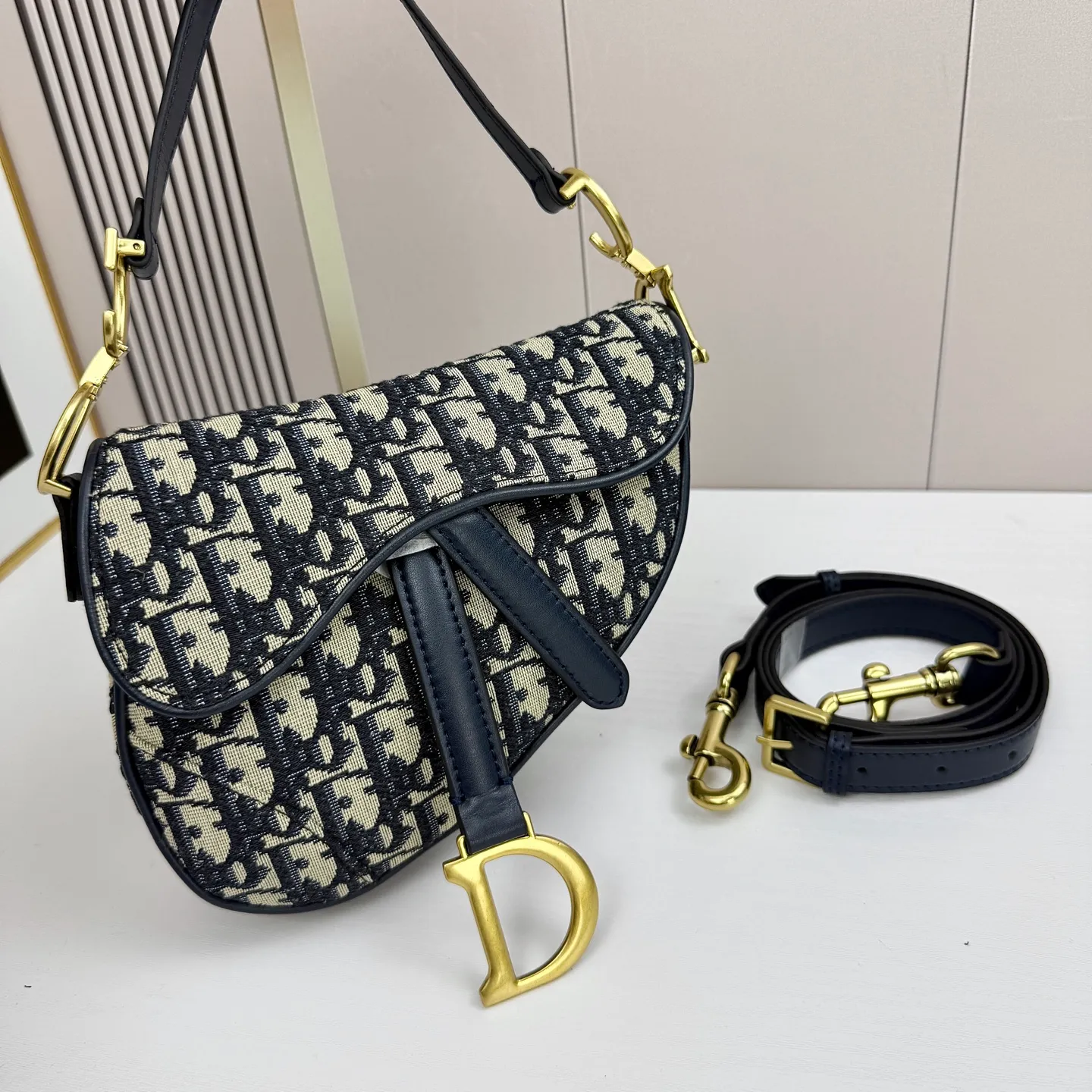 All categories Official website "Brand Women's Bags" Women's Bags 💙 DIOR DIOR 2026 new crossbody shoulder bag
