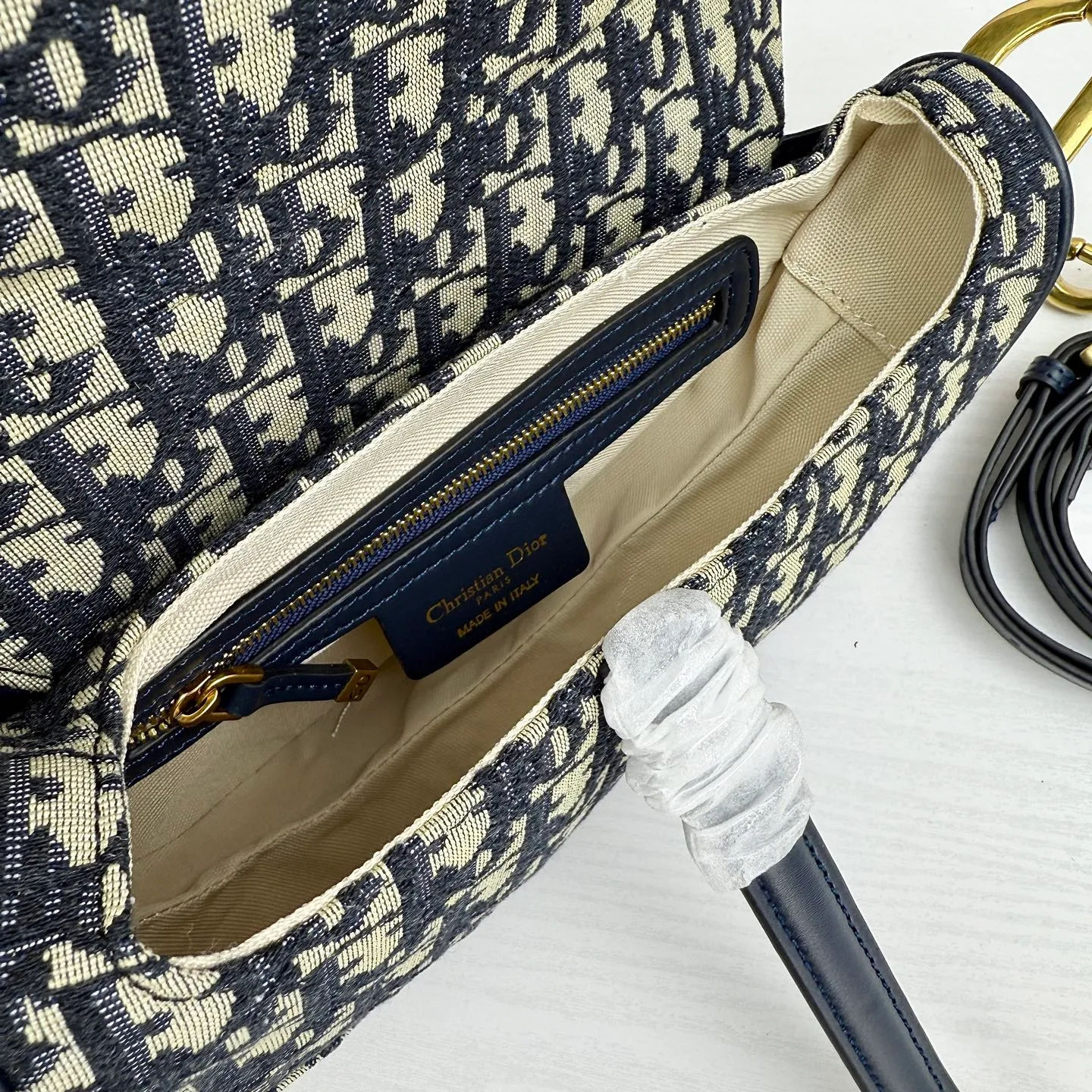 All categories Official website "Brand Women's Bags" Women's Bags 💙 DIOR DIOR 2026 new crossbody shoulder bag
