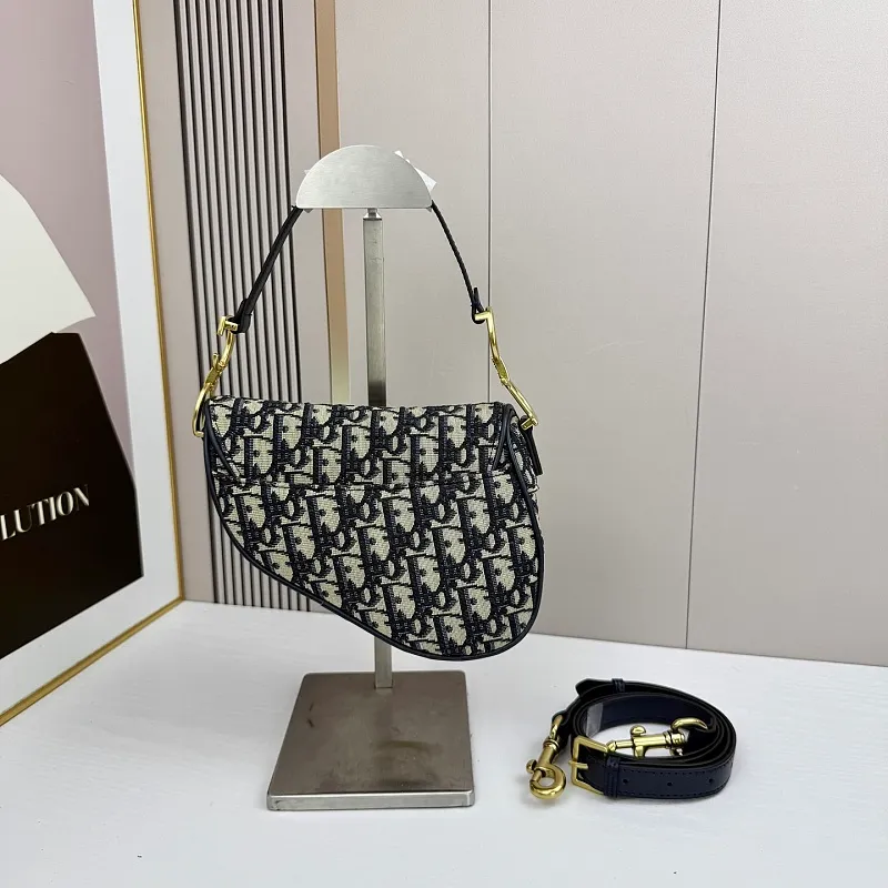 All categories Official website "Brand Women's Bags" Women's Bags 💙 DIOR DIOR 2026 new crossbody shoulder bag