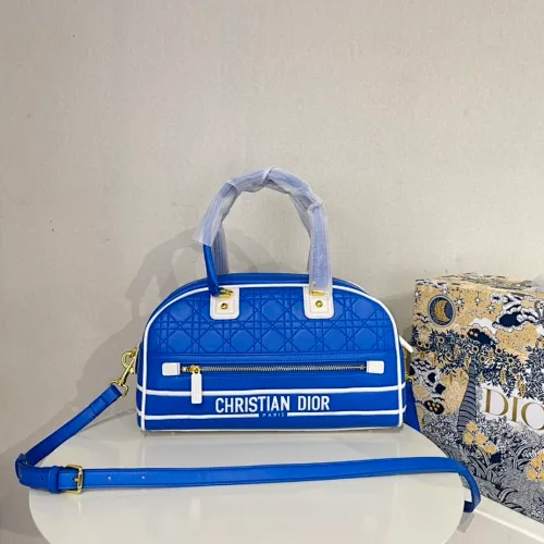 All categories Official website "Brand Women's Bags" Women's Bags 💙 DIOR 2022 Official New Dior Crossbody Bag Wholesale Large Size 58002000 Small Size 58001900 High Quality Specifications: Large Size 33-19.5-11CM Small Size 19-13-8CM
