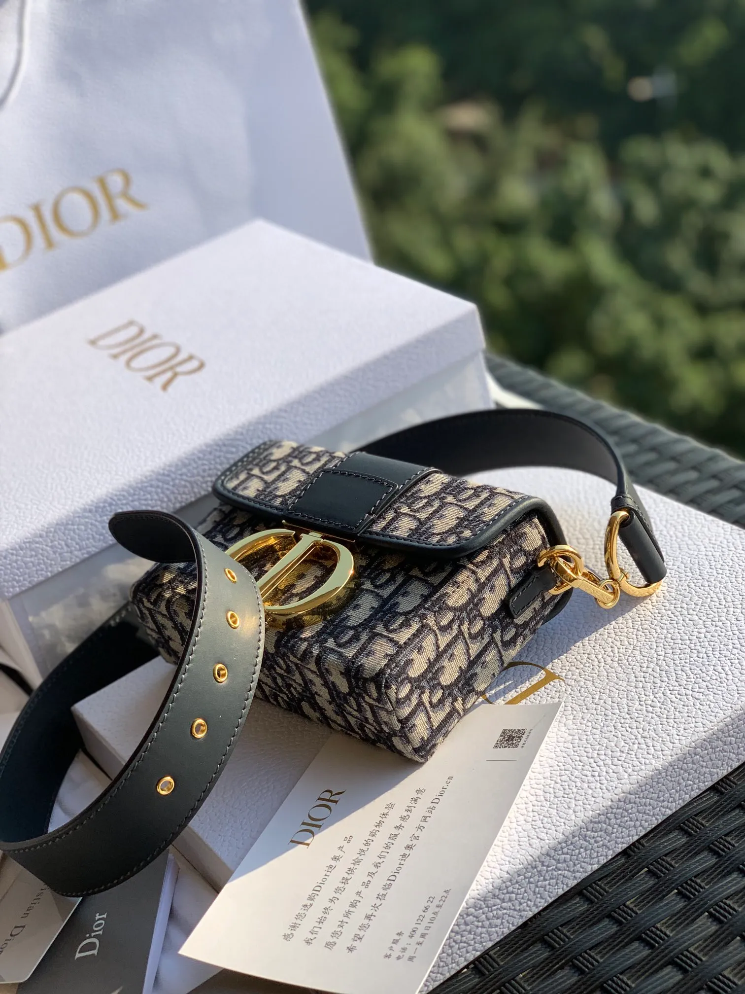 ❗️❗️❗️Free shipping with SF Express for year-end events❗️❗️❗️💰1400 Mini Montaigne size: 17.5 x 11.5 x 5cm This real star bag will never go out of style no matter how many years it takes. If you want to buy it, buy a reliable one. This is a truly reliable channel purchased from a counter. It is a channel that buys your favorites on behalf of others. I will sell it at a real price. When you see the details, you will understand the great value. It must be what it looks like at the counter. It is an absolutely reliable overseas channel! !