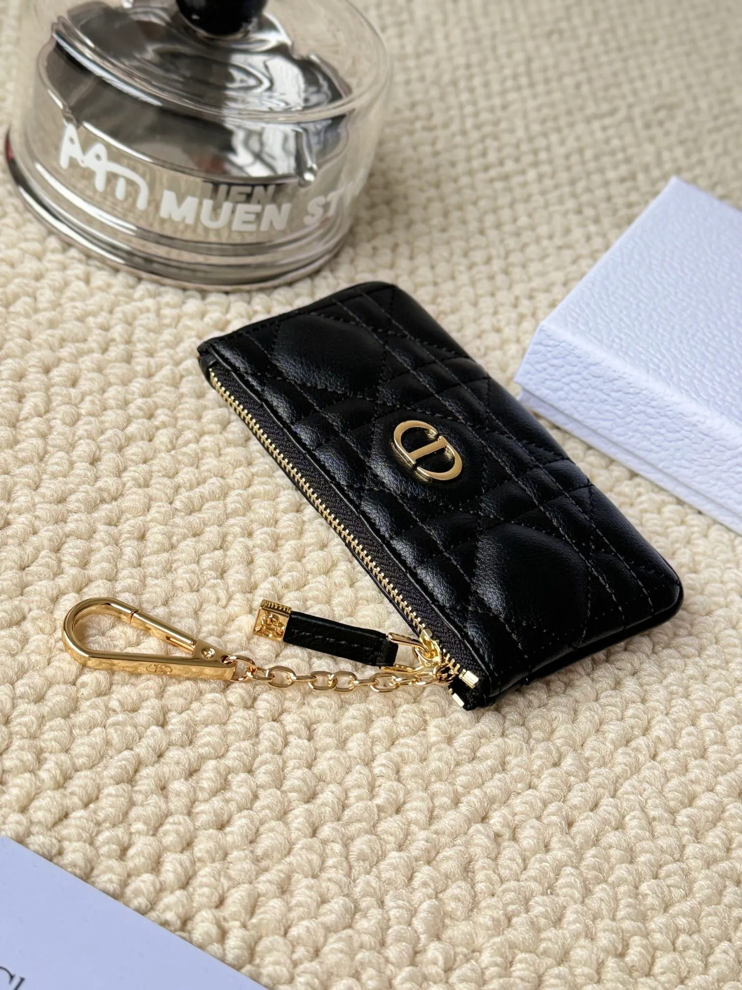 💰150 2024 spring and summer new coin purse key bag is small and cute Size: 14.5*7.6cm Model: S5158UWHC_M30G This Dior Caro card holder is elegant and practical. Carefully crafted from soft cow leather, it is decorated with cannage pattern topstitching and a CD logo on the front to enhance the style. Elegant and sophisticated. 30 Montaigne Glycine Coin Purse Key Case 🔑 Compact and practical, unique, it can store various daily necessities, suitable for various occasions, and can be matched with its 30Montaigne items. CD logo on front