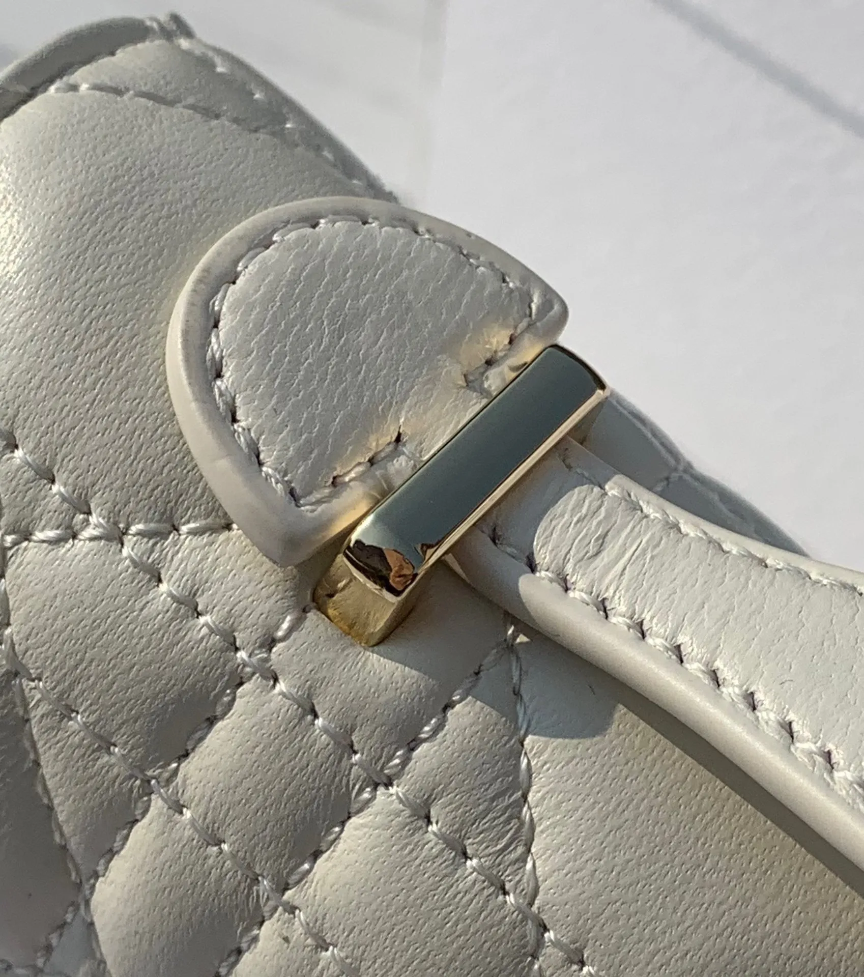 Top upgraded version 💰1760 Size 21✖️11.5✖️4.5cm Lady Dior's hot new early spring clutch bag, made of soft lambskin material imported from Hong Kong trading company, soft and delicate, the pearl-embellished chain is more delicate, the real thing is so beautiful, 🉑️Hand-held or cross-body, multiple carrying methods, elegant temperament in one hand