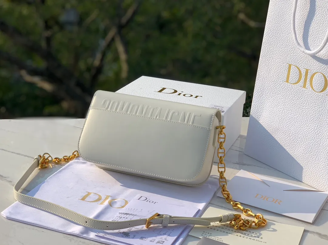 Top upgraded version💰1800 size 22.5×12.5×6.5cm 2023 Dior latest 30 Montaigne shipped, another king of fried buns🔥 As one of Dior's four major bag styles, Montaigne has always been deeply loved. This latest Montaigne hit me hard. The lines of the bag are smoother and rounder. It has a softer and warmer feeling than the old style. The original luxurious "BOX calfskin" is not afraid of time and becomes more and more beautiful ~ The enamel buckle shoulder strap is cleverly matched with cowhide, which is fashionable yet elegant. Wear it over one shoulder to show your personality. Hurry up and get it now. Be the first girl to wear this new style on your back when walking on the street.
