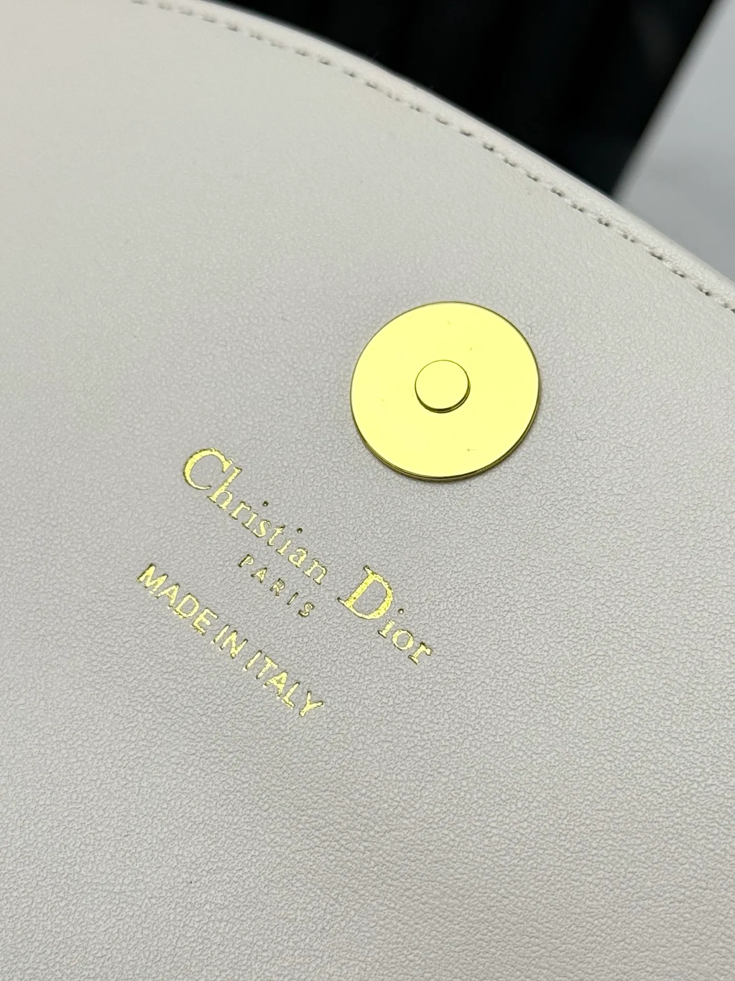 💰290💰New🎀🎀DIOR Dior’s latest crossbody bag for autumn and winter 2025. The shape of the 3-in-1 bag is so cute, it is small and exquisite. It is made of Obliaue presbyopic fabric and the iconic letters enhance the style. The 3-in-1 capacity can store various daily necessities and mobile phone card change. It can be beautiful when you go out every day. Size: 21.5*12*2cm No.: S4306 Color: gray, white, blue, maroon