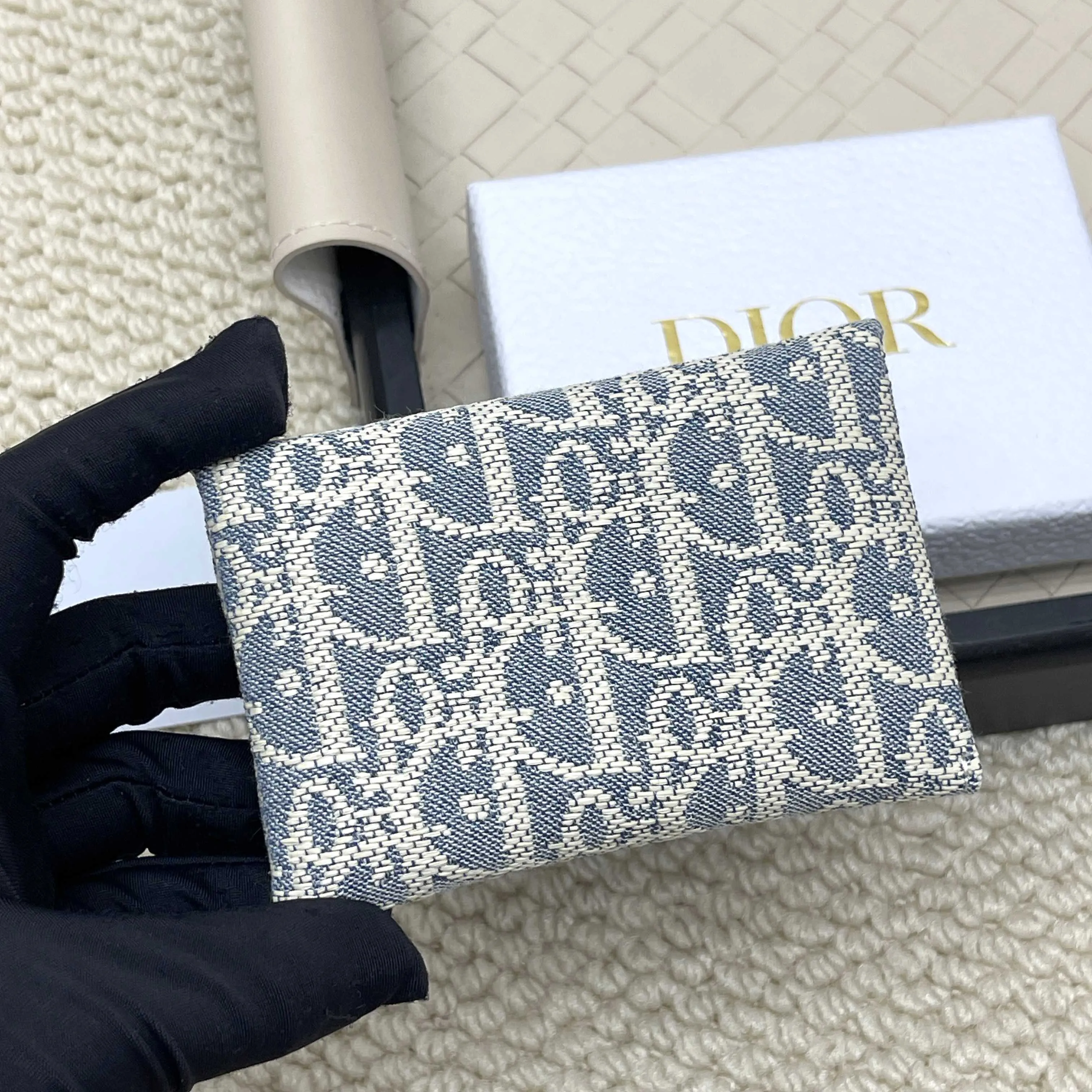 💰140 New🎀🎀DIOR Dior’s most popular bag for early spring 2026. Small and exquisite, it is made of Obliaue presbyopic fabric. The iconic letters enhance the style. The 2-in-1 capacity can store card change. Size: 11*8*2cm. No.: S4318.