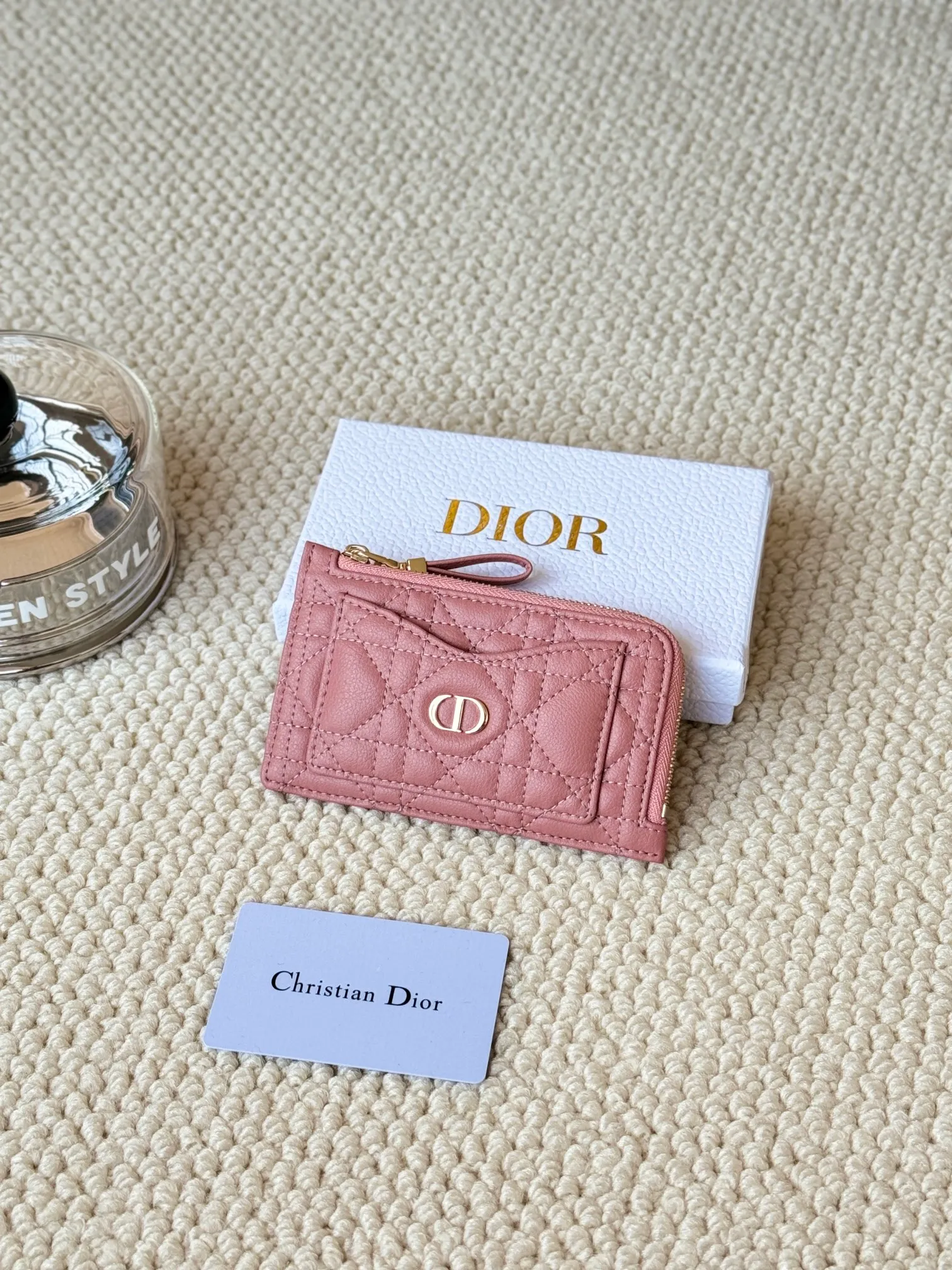 💰160Lady Dior Card Holder Sand color wallet I bought for the purpose of holding a discarded bag, L-shaped opening, seven-zig card holder pull No.: S5131 There are too many front pockets to hold cards. The banknotes need to be folded 40% off, 30% off can be placed but it has a zipper. The size is 13.5*8.5*1.5 cm. The Dior card holder meets my various needs. Compared with other styles, it is thin, compact and has a large capacity. There is no conspicuous big LOGO, it will not scratch when placed in the bag, and it is relatively low-key and classic. There is a special place for access control cards, so you don’t need to mix them with bank cards. When I used to swipe access control cards, I couldn’t swipe them because there were too many cards, so I had to take out the access control cards separately. There is a zipper, so you don't have to worry about putting important things out, and the zipper is half-open, so it's more convenient to put things in and take things out than having only one side.