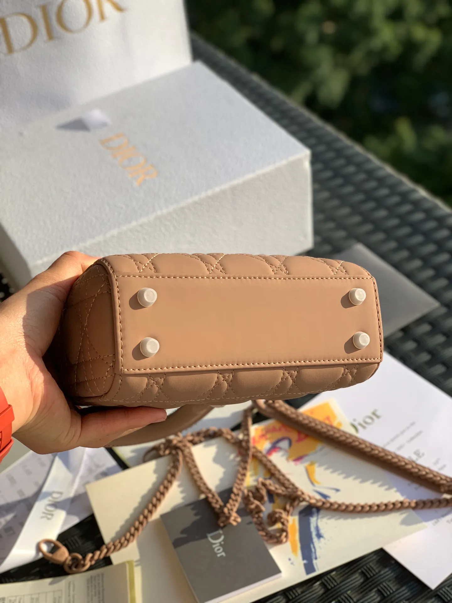 ❗️❗️❗️Free shipping with SF Express for year-end event❗️❗️❗️💰1800. The size is 17×15×7. The nude pink three-frame frosted model is another model that cannot be given up after the patent leather model! The Princess Diana bag has always been the top entry-level item in the D family! There are many people selling it, and even more say it is "genuine", but only a few can fit it into the cabinet! As the old saying goes, our original channels ➕ original ➕ raw materials ➕ original craftsmanship! It’s just basic to allow everyone to go to the counter freely! You can't get it even if you have money at the counter. No matter what kind of clothes you match it with for various occasions, you only need it all year round and it will last forever!