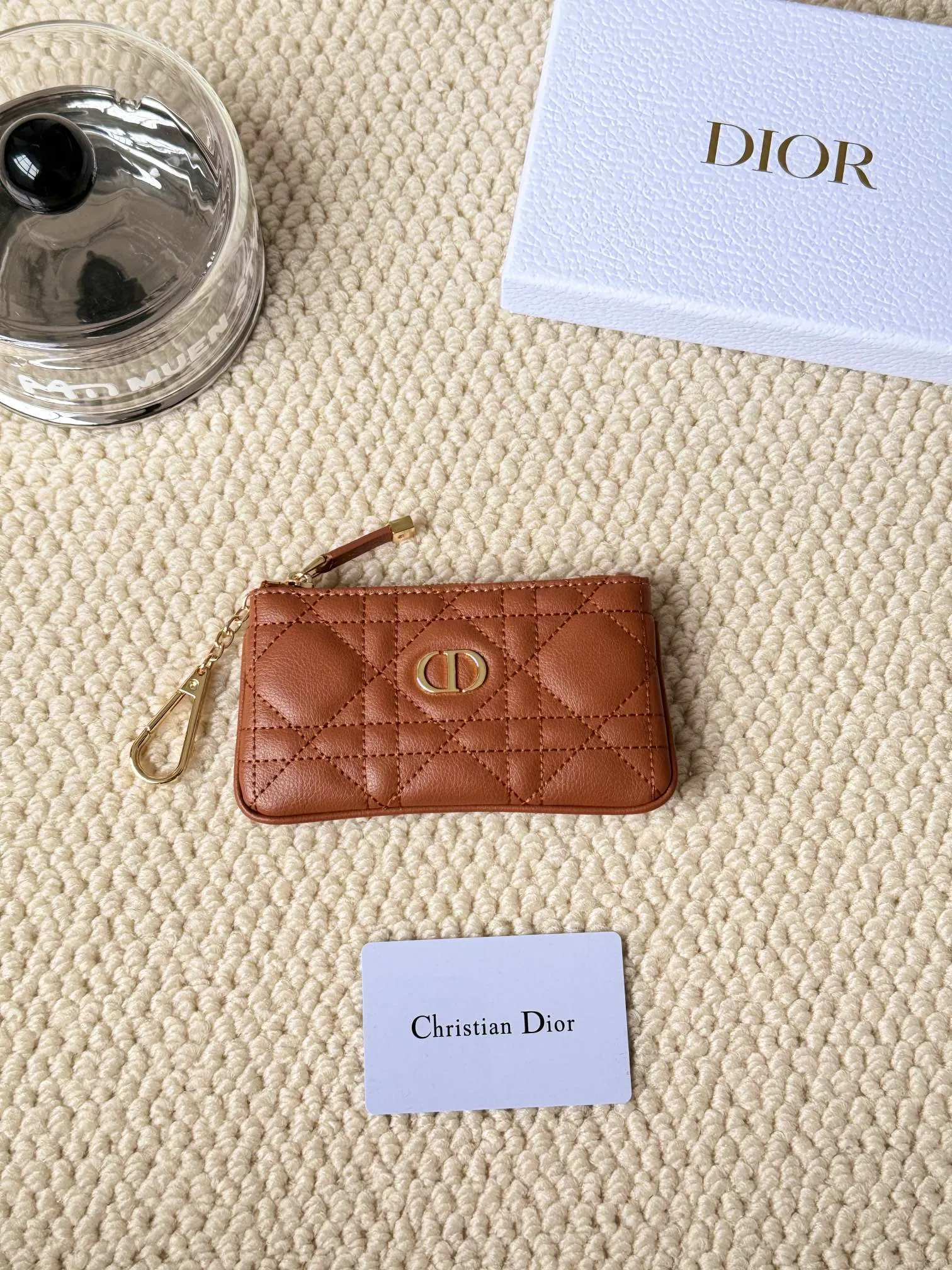 💰140 2024 spring and summer new coin purse key bag is small and cute Size: 14.5*7.6cm Model: S5158UWHC_M30G This Dior Caro card holder is elegant and practical. Carefully crafted from soft cow leather, it is decorated with cannage pattern topstitching and a CD logo on the front to enhance the style. Elegant and sophisticated. 30 Montaigne Glycine Coin Purse Key Case 🔑 Compact and practical, unique, it can store various daily necessities, suitable for various occasions, and can be matched with its 30Montaigne items. CD logo on front