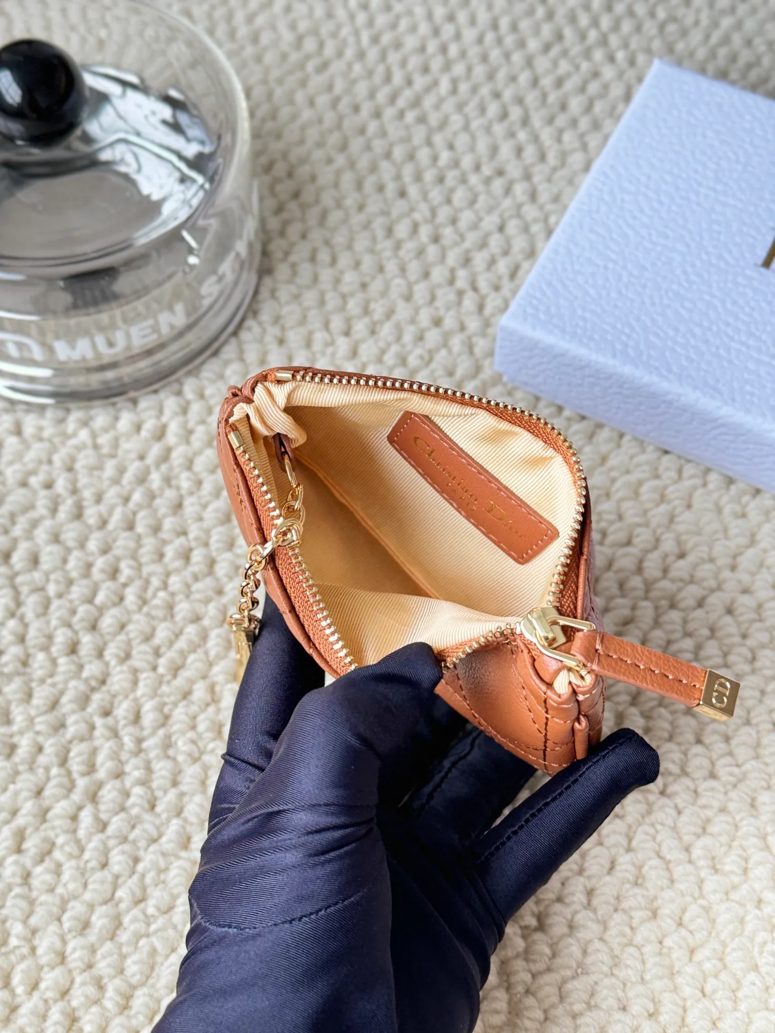 💰140 2024 spring and summer new coin purse key bag is small and cute Size: 14.5*7.6cm Model: S5158UWHC_M30G This Dior Caro card holder is elegant and practical. Carefully crafted from soft cow leather, it is decorated with cannage pattern topstitching and a CD logo on the front to enhance the style. Elegant and sophisticated. 30 Montaigne Glycine Coin Purse Key Case 🔑 Compact and practical, unique, it can store various daily necessities, suitable for various occasions, and can be matched with its 30Montaigne items. CD logo on front