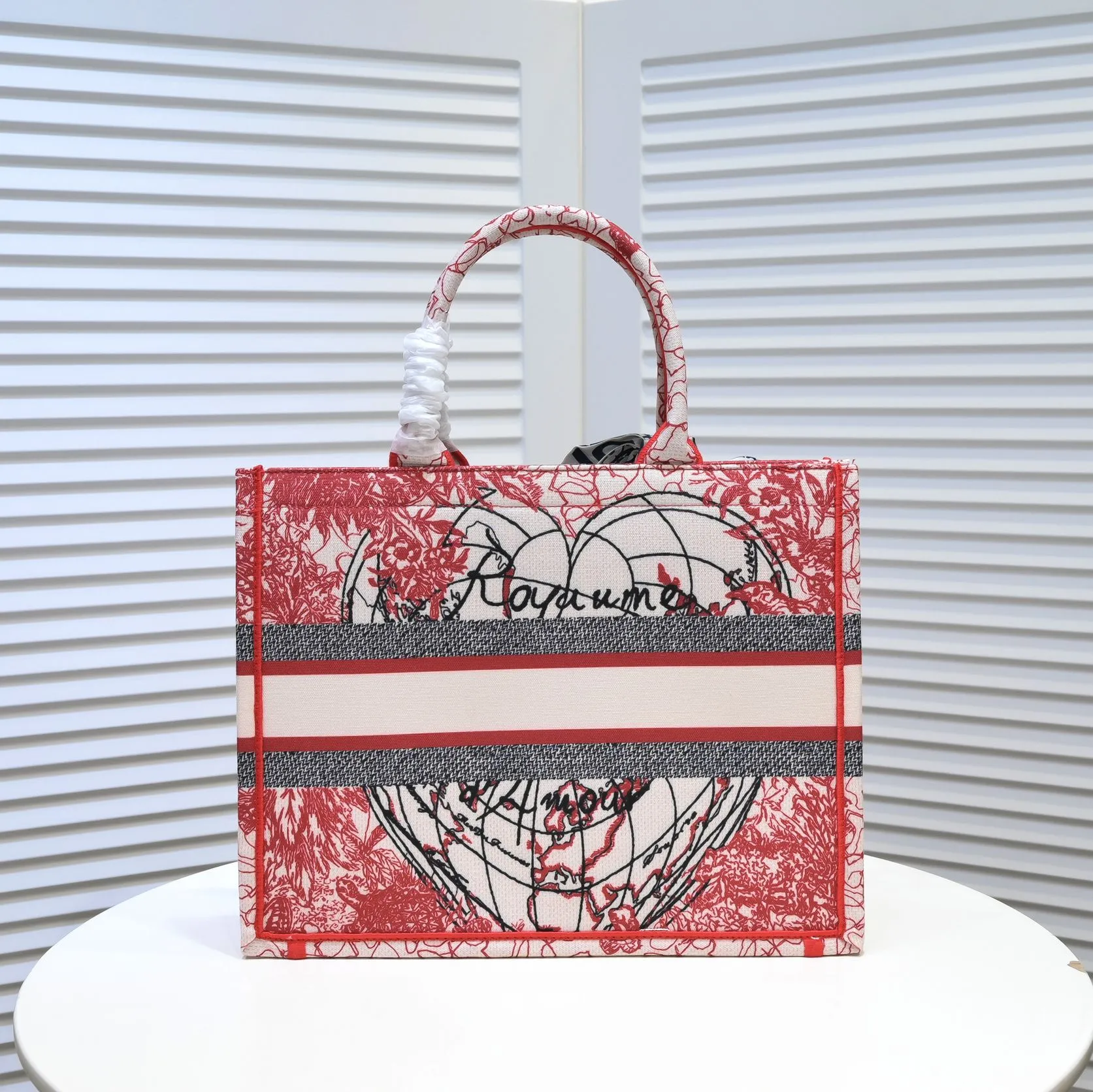 💰340￥Small size with silk scarf and overlock🔜Dior new shopping bag at Dior counter! Counters are updated simultaneously! Limited edition of the same style as the stars! Super stylish! Imported fabric👍high-end quality! Model: 8034 Size: 36*27*16cm
