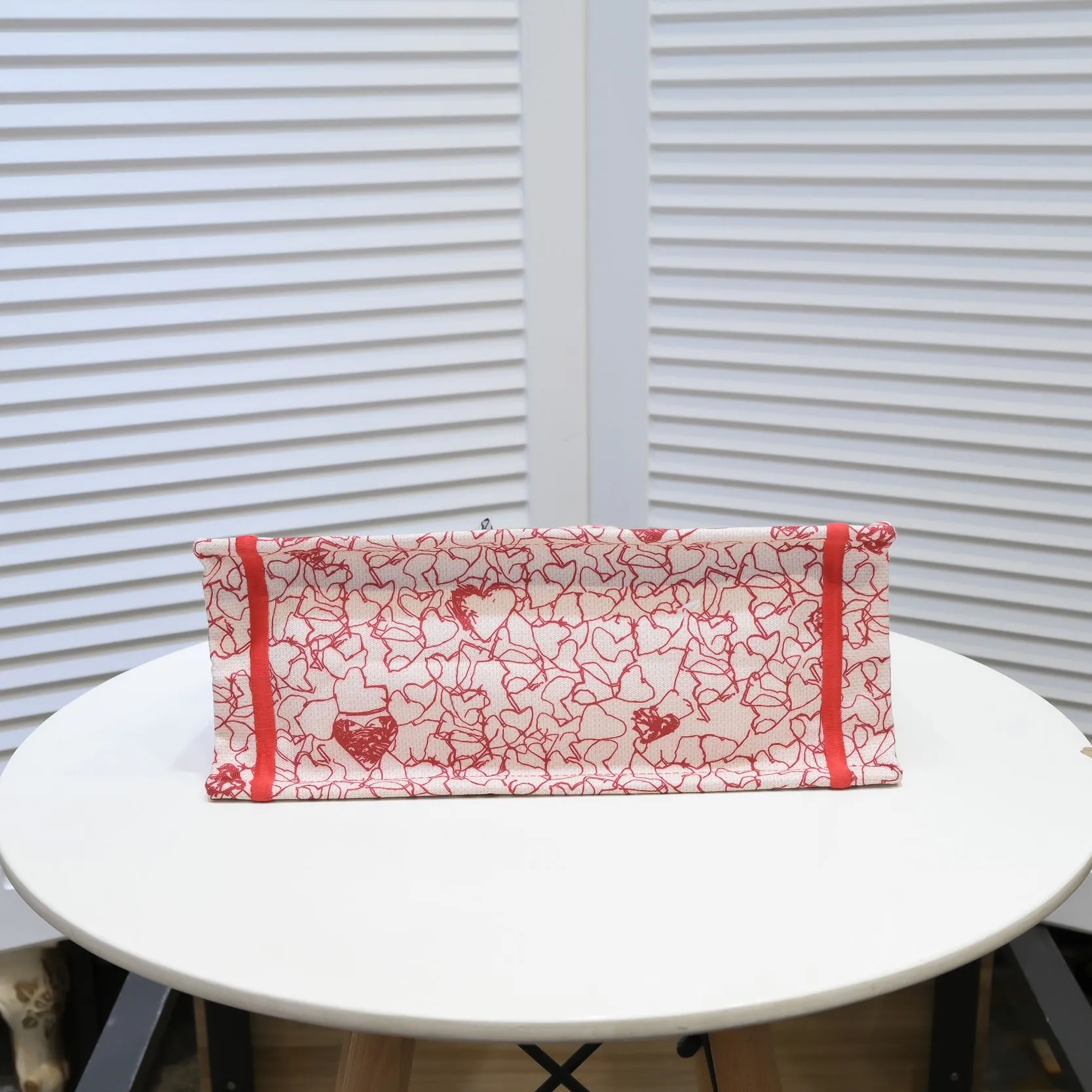 💰340￥Small size with silk scarf and overlock🔜Dior new shopping bag at Dior counter! Counters are updated simultaneously! Limited edition of the same style as the stars! Super stylish! Imported fabric👍high-end quality! Model: 8034 Size: 36*27*16cm