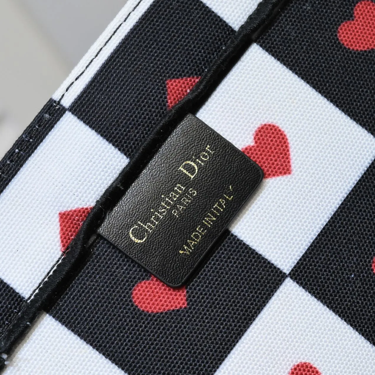 💰360￥With silk scarf, large size🔥 embroidered edge🔜Dior new shopping bag at Dior counter! Counters are updated simultaneously! Limited edition of the same style as the stars! Super stylish! Imported fabric👍high-end quality! You can go in and out of the counters at will without any pressure! The first choice for going out with super large capacity👍 Model: 8033 Size: 41*14*32cm