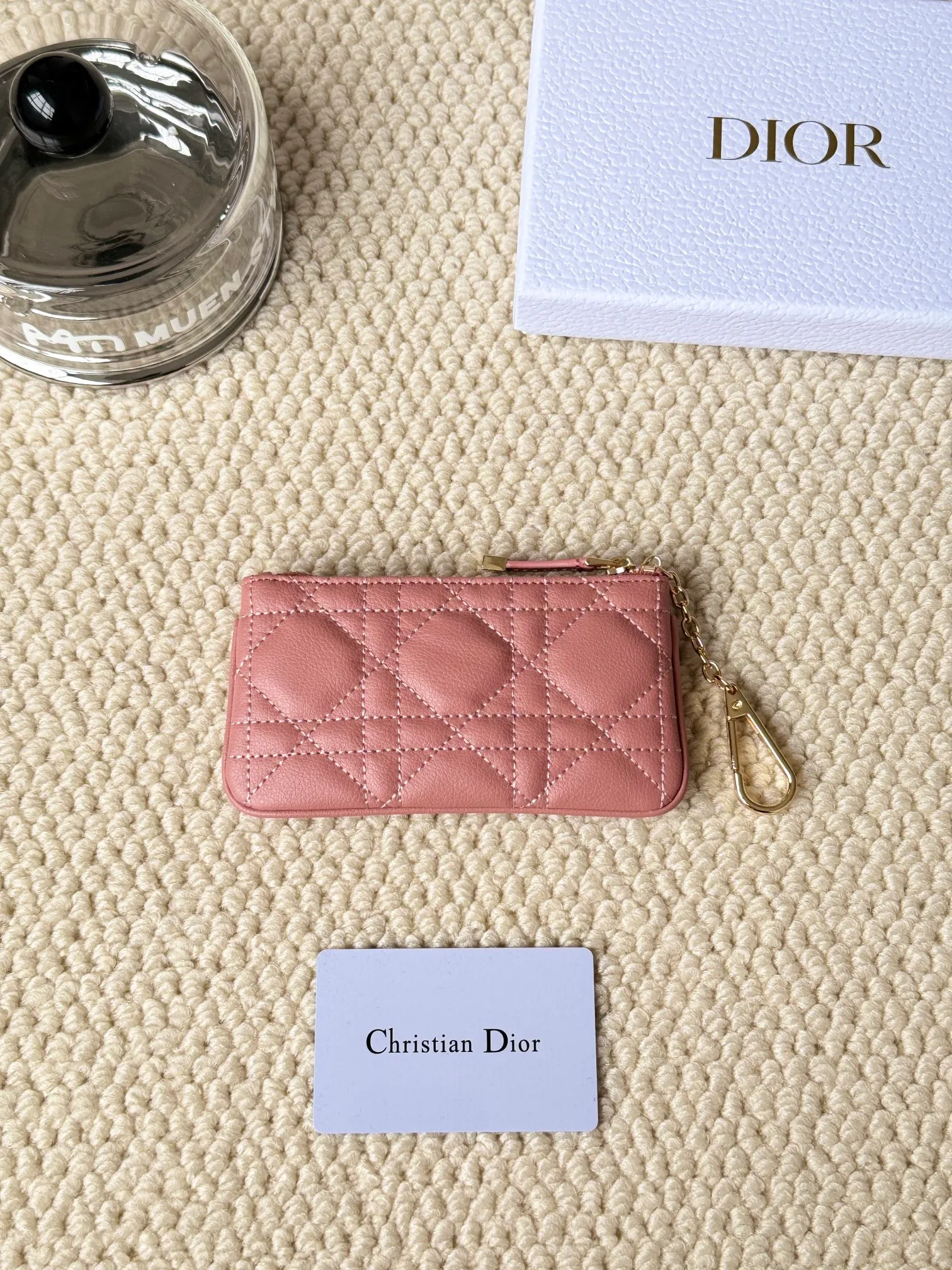 💰150 2024 spring and summer new coin purse key bag is small and cute Size: 14.5*7.6cm Model: S5158UWHC_M30G This Dior Caro card holder is elegant and practical. Carefully crafted from soft cow leather, it is decorated with cannage pattern topstitching and a CD logo on the front to enhance the style. Elegant and sophisticated. 30 Montaigne Glycine Coin Purse Key Case 🔑 Compact and practical, unique, it can store various daily necessities, suitable for various occasions, and can be matched with its 30Montaigne items. CD logo on front
