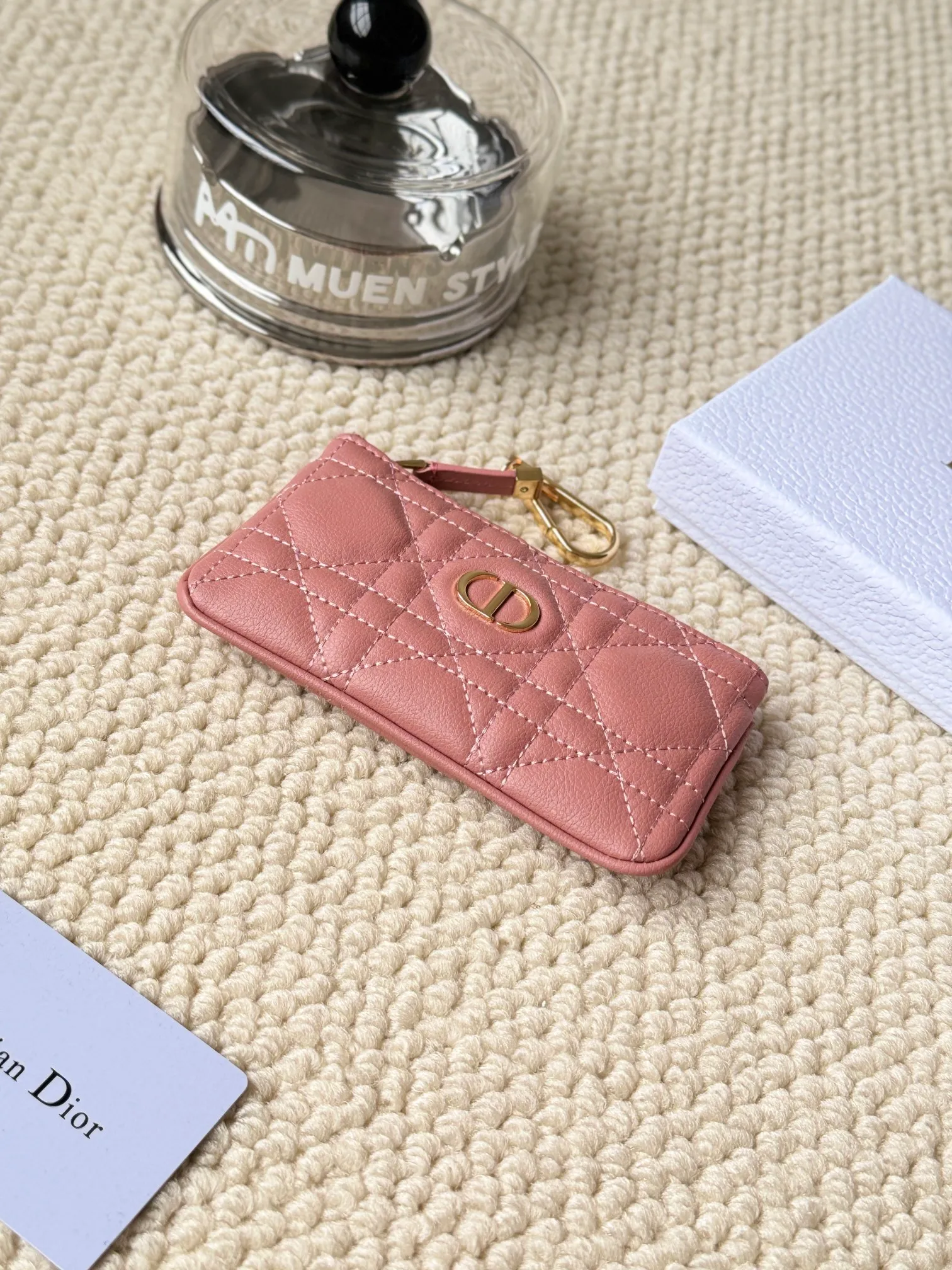 💰150 2024 spring and summer new coin purse key bag is small and cute Size: 14.5*7.6cm Model: S5158UWHC_M30G This Dior Caro card holder is elegant and practical. Carefully crafted from soft cow leather, it is decorated with cannage pattern topstitching and a CD logo on the front to enhance the style. Elegant and sophisticated. 30 Montaigne Glycine Coin Purse Key Case 🔑 Compact and practical, unique, it can store various daily necessities, suitable for various occasions, and can be matched with its 30Montaigne items. CD logo on front