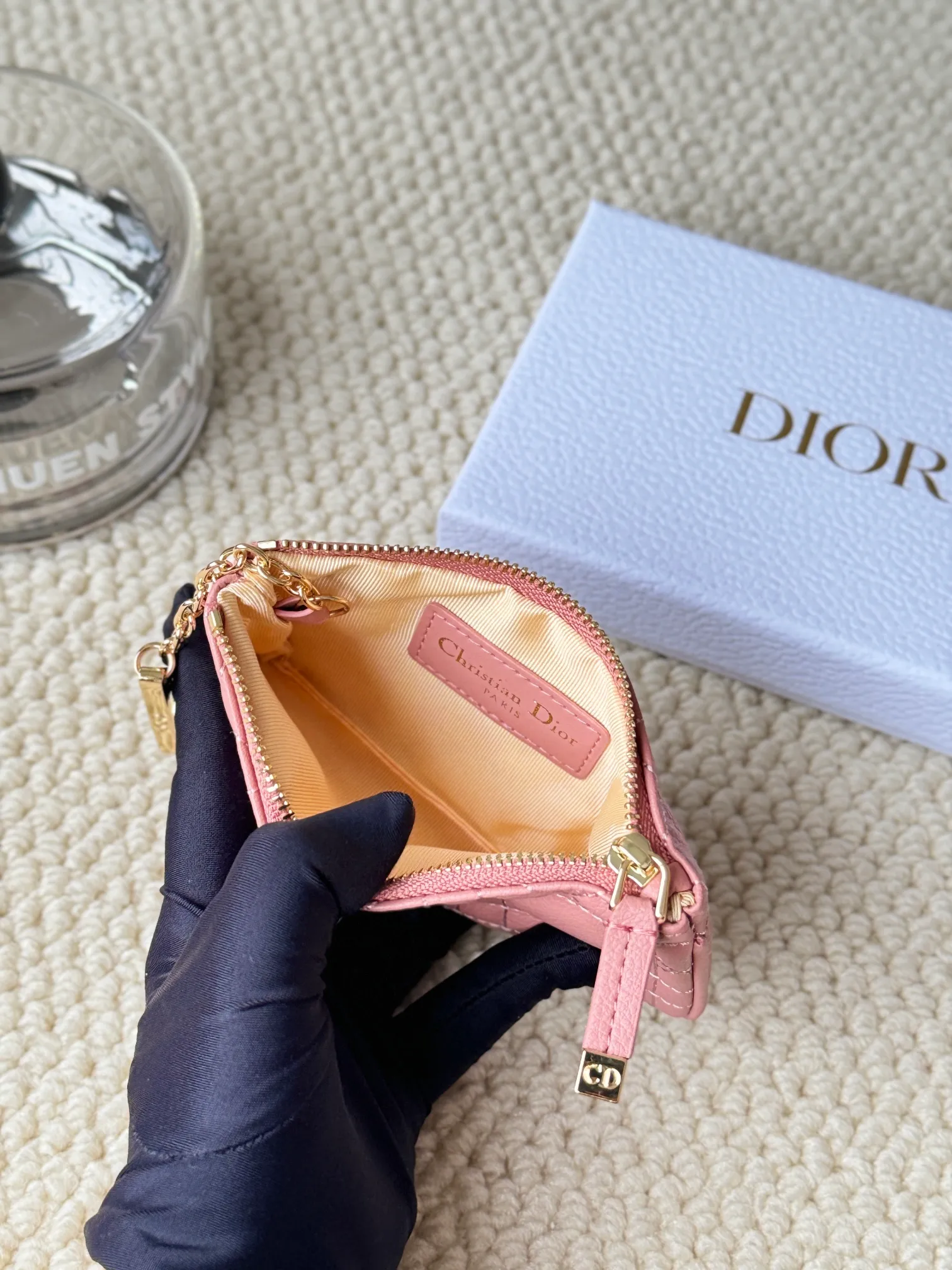 💰150 2024 spring and summer new coin purse key bag is small and cute Size: 14.5*7.6cm Model: S5158UWHC_M30G This Dior Caro card holder is elegant and practical. Carefully crafted from soft cow leather, it is decorated with cannage pattern topstitching and a CD logo on the front to enhance the style. Elegant and sophisticated. 30 Montaigne Glycine Coin Purse Key Case 🔑 Compact and practical, unique, it can store various daily necessities, suitable for various occasions, and can be matched with its 30Montaigne items. CD logo on front