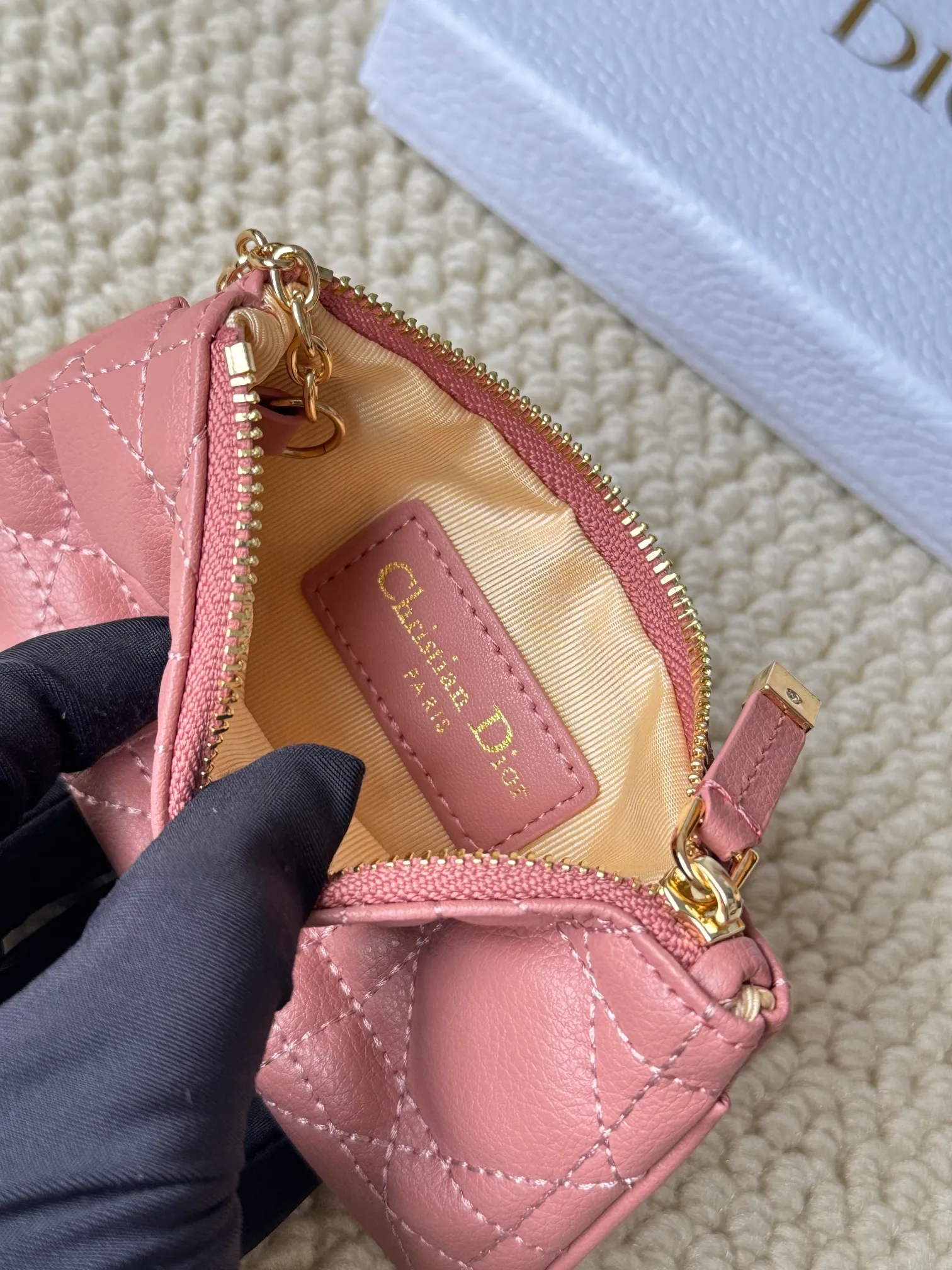 💰150 2024 spring and summer new coin purse key bag is small and cute Size: 14.5*7.6cm Model: S5158UWHC_M30G This Dior Caro card holder is elegant and practical. Carefully crafted from soft cow leather, it is decorated with cannage pattern topstitching and a CD logo on the front to enhance the style. Elegant and sophisticated. 30 Montaigne Glycine Coin Purse Key Case 🔑 Compact and practical, unique, it can store various daily necessities, suitable for various occasions, and can be matched with its 30Montaigne items. CD logo on front