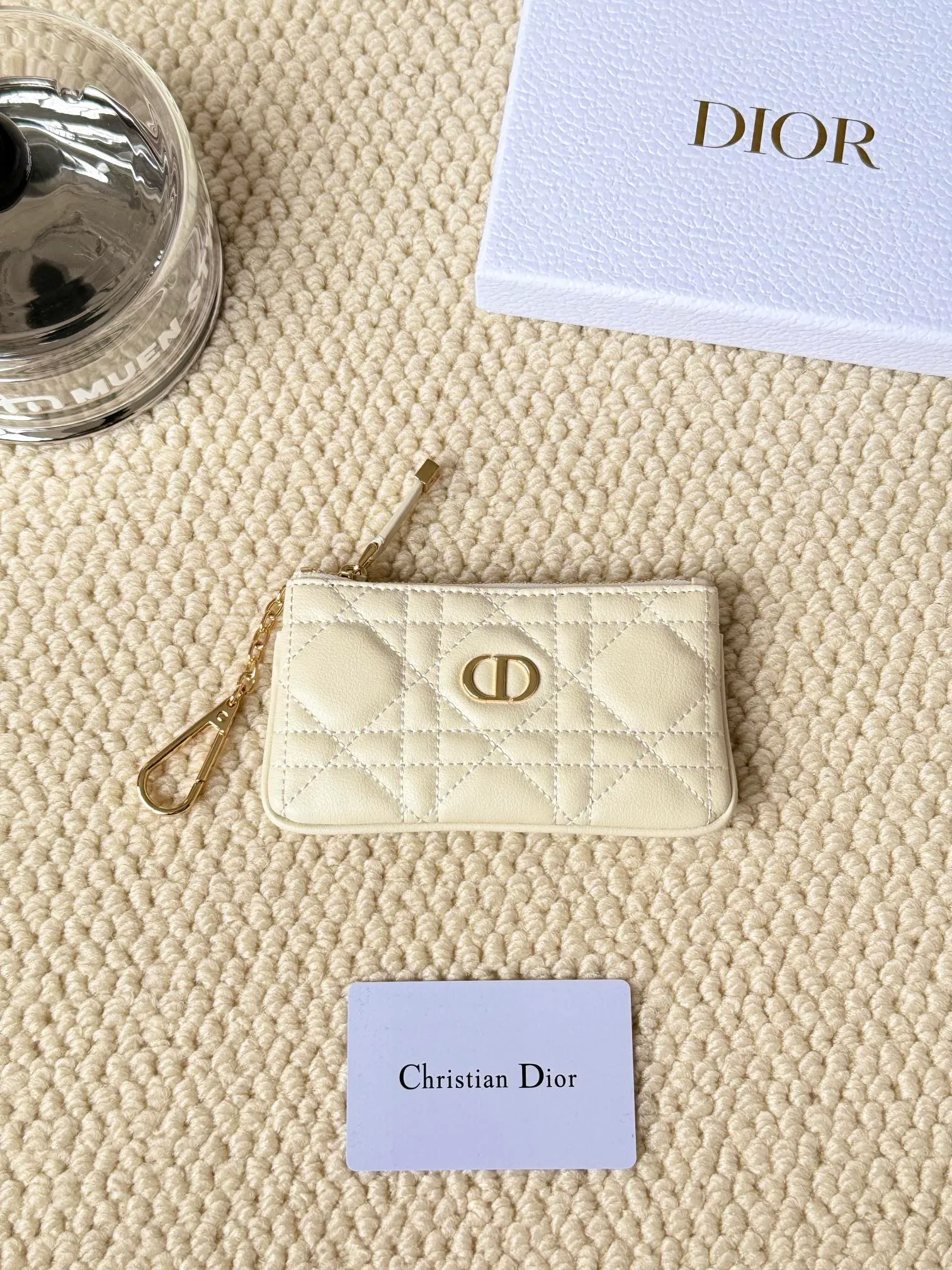 💰150 2024 spring and summer new coin purse key bag is small and cute Size: 14.5*7.6cm Model: S5158UWHC_M30G This Dior Caro card holder is elegant and practical. Carefully crafted from soft cow leather, it is decorated with cannage pattern topstitching and a CD logo on the front to enhance the style. Elegant and sophisticated. 30 Montaigne Glycine Coin Purse Key Case 🔑 Compact and practical, unique, it can store various daily necessities, suitable for various occasions, and can be matched with its 30Montaigne items. CD logo on front