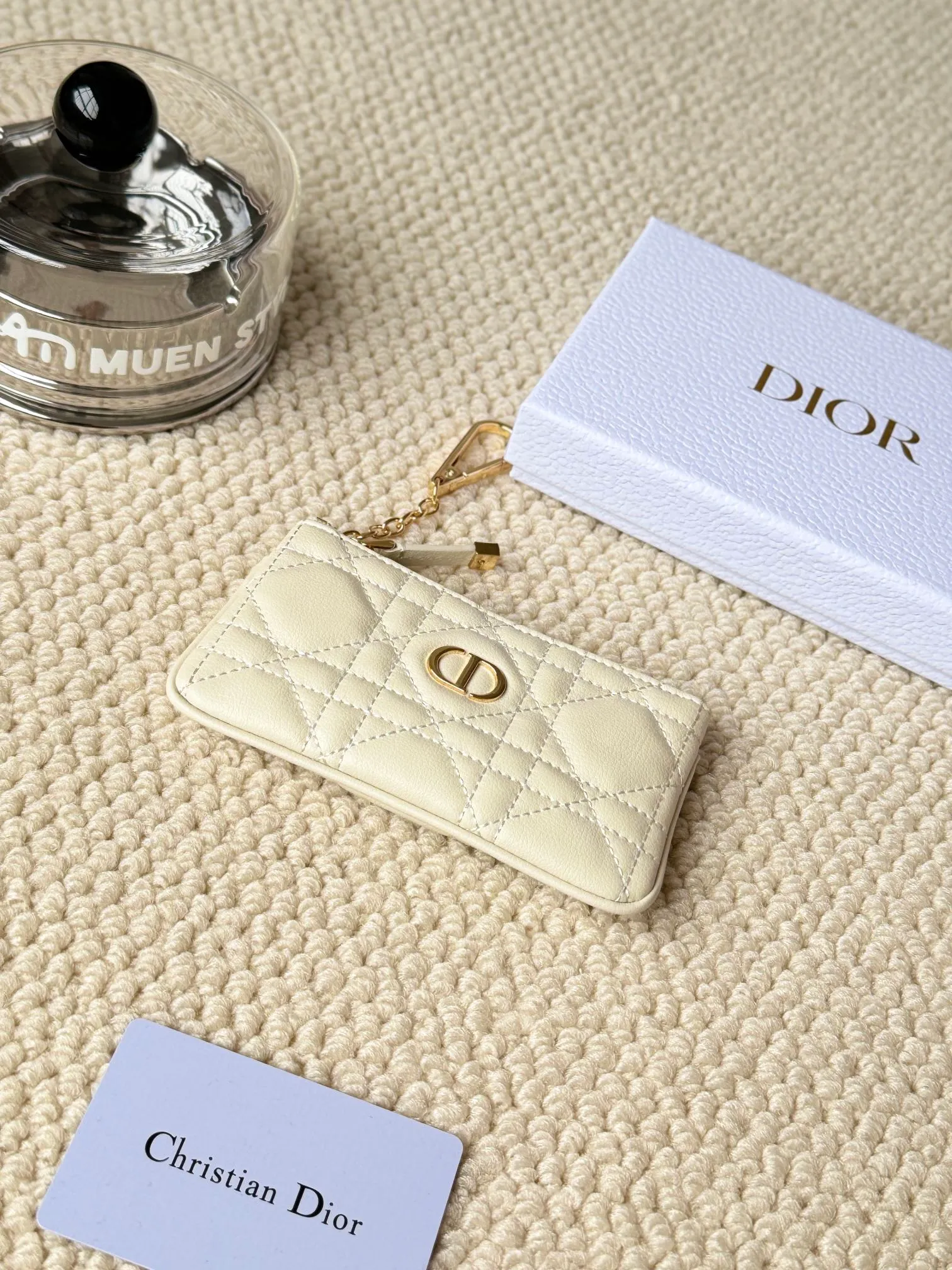 💰150 2024 spring and summer new coin purse key bag is small and cute Size: 14.5*7.6cm Model: S5158UWHC_M30G This Dior Caro card holder is elegant and practical. Carefully crafted from soft cow leather, it is decorated with cannage pattern topstitching and a CD logo on the front to enhance the style. Elegant and sophisticated. 30 Montaigne Glycine Coin Purse Key Case 🔑 Compact and practical, unique, it can store various daily necessities, suitable for various occasions, and can be matched with its 30Montaigne items. CD logo on front