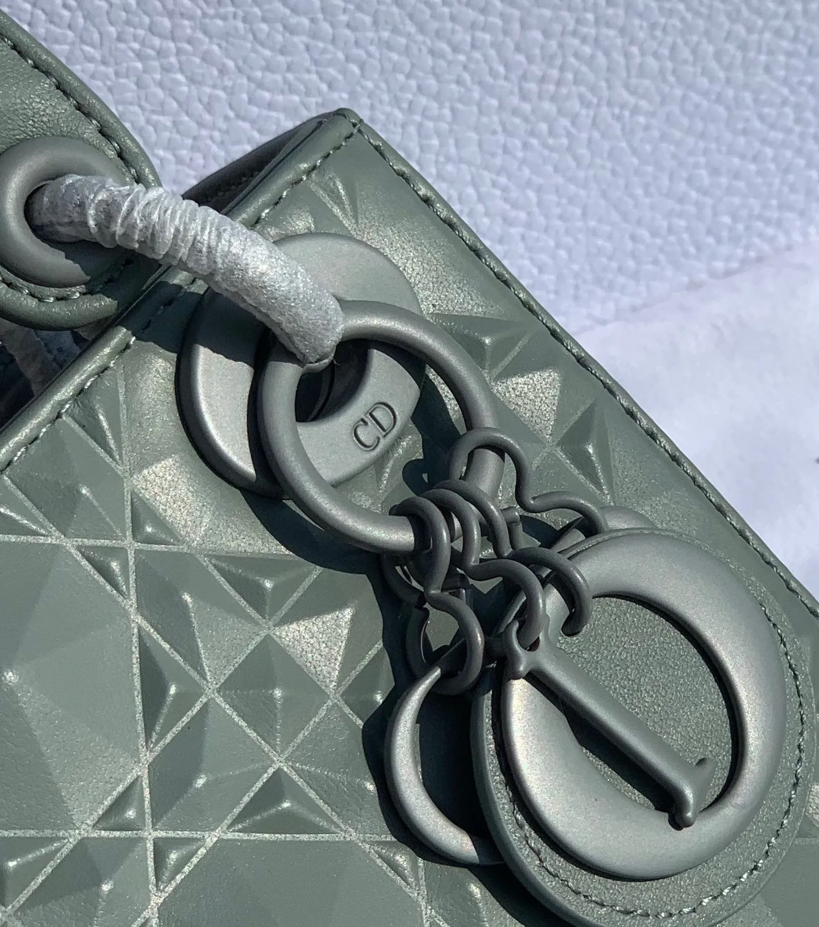 Top upgraded version 💰1800 Size 17-15-7cm The latest Dior mini three-lattice diamond pattern gray blue 'Princess Diana bag! Exclusive original factory channel, if you feel tired of looking at black and white, you might as well try gray blue, it is very high-end!