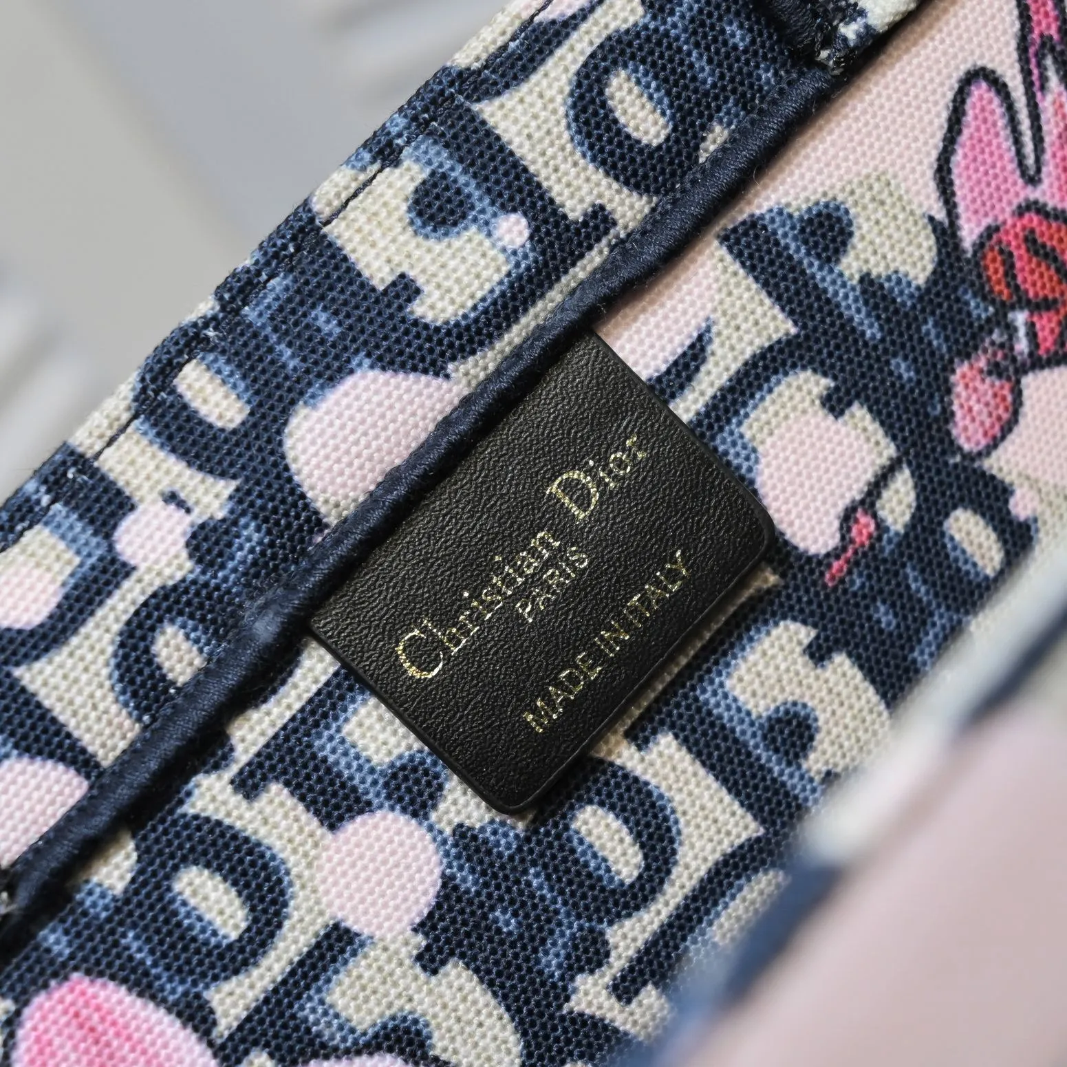 💰340￥Small size with silk scarf and overlock🔜Dior new shopping bag at Dior counter! Counters are updated simultaneously! Limited edition of the same style as the stars! Super stylish! Imported fabric👍high-end quality! Model: 8034 Size: 36*27*16cm