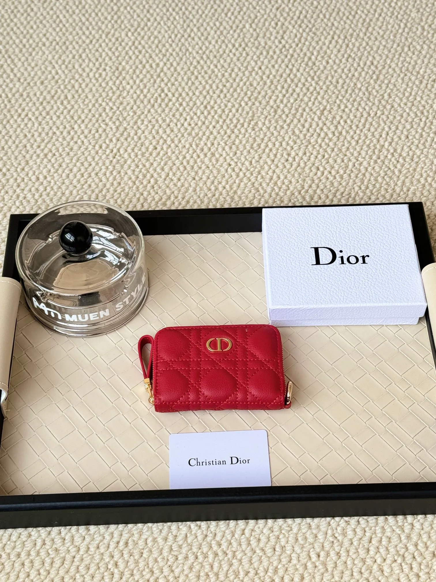 💰150 Dior New Caro Zippered Card Holder I love it. I originally wanted to buy a wallet, but I fell in love with this card holder. The size is just right and there are enough card slots. When Sydney is on lockdown and you can't go to the store, SA will send you photos and payment links. It's very convenient. I paid in the morning and received it in the afternoon. I think it looks better than the zipper card holder in C. The small metal ring next to the zipper is convenient for connecting the card holder to the bag and is not easy to lose. The calfskin material feels great. No.: S5034 Carol grain (size 9*11cm)