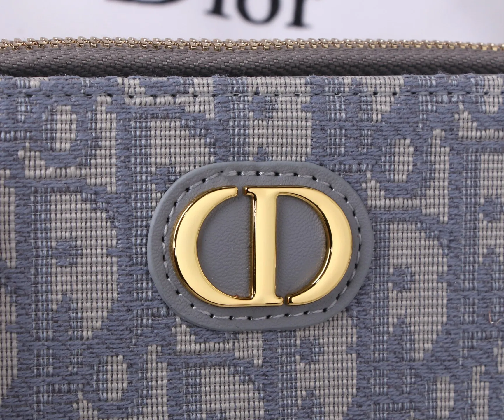💰P170 Style No.: 3017-3 Brand: Dior Color: Black Size: 11.5*9*2 Description: The latest models from Dior counters are now available! Made of imported PVC with calfskin, the workmanship is exquisite, comparable to that of counters! Multifunctional small wallet, super practical! D29