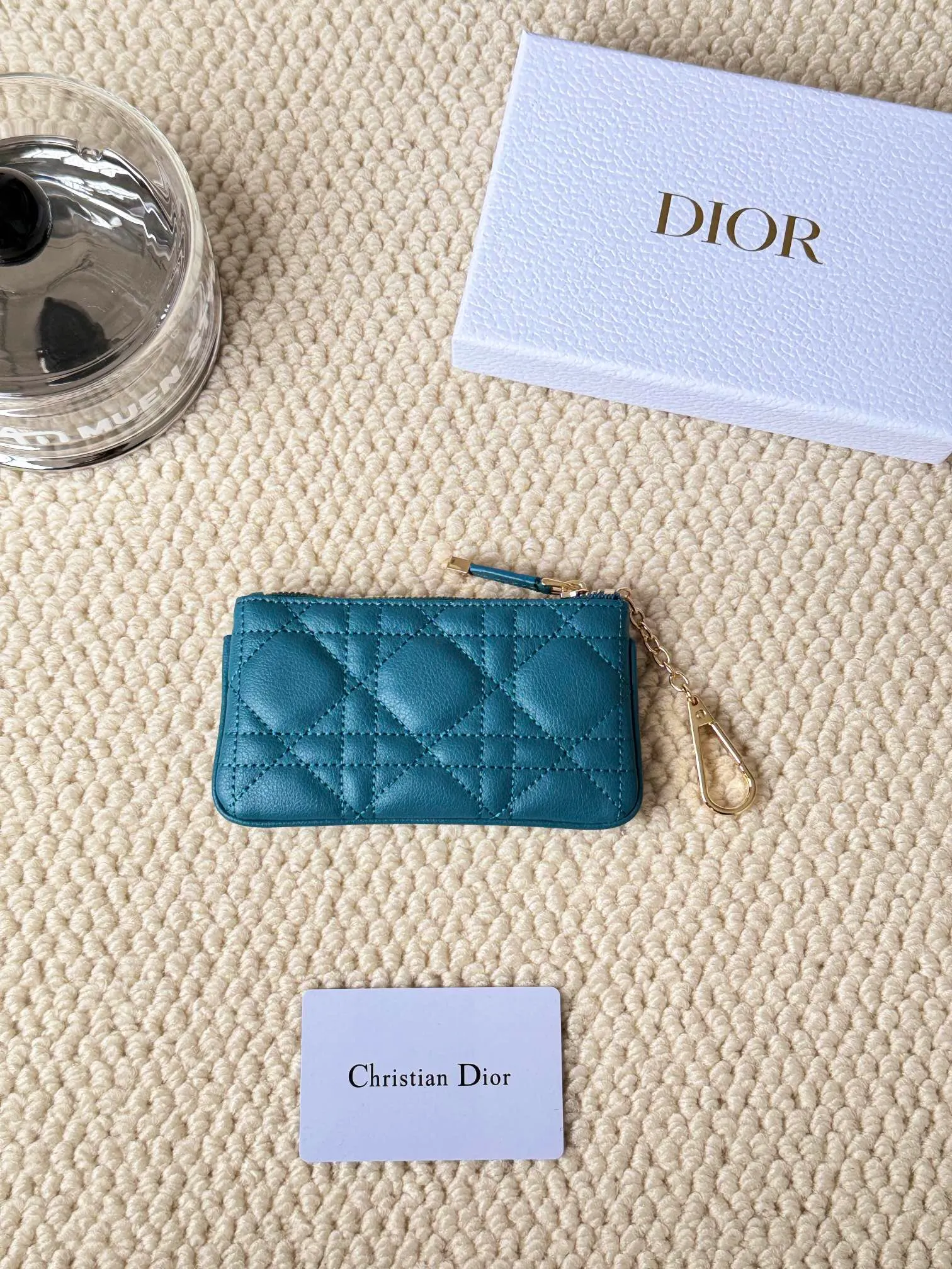 💰140 2024 spring and summer new coin purse key bag is small and cute Size: 14.5*7.6cm Model: S5158UWHC_M30G This Dior Caro card holder is elegant and practical. Carefully crafted from soft cow leather, it is decorated with cannage pattern topstitching and a CD logo on the front to enhance the style. Elegant and sophisticated. 30 Montaigne Glycine Coin Purse Key Case 🔑 Compact and practical, unique, it can store various daily necessities, suitable for various occasions, and can be matched with its 30Montaigne items. CD logo on front