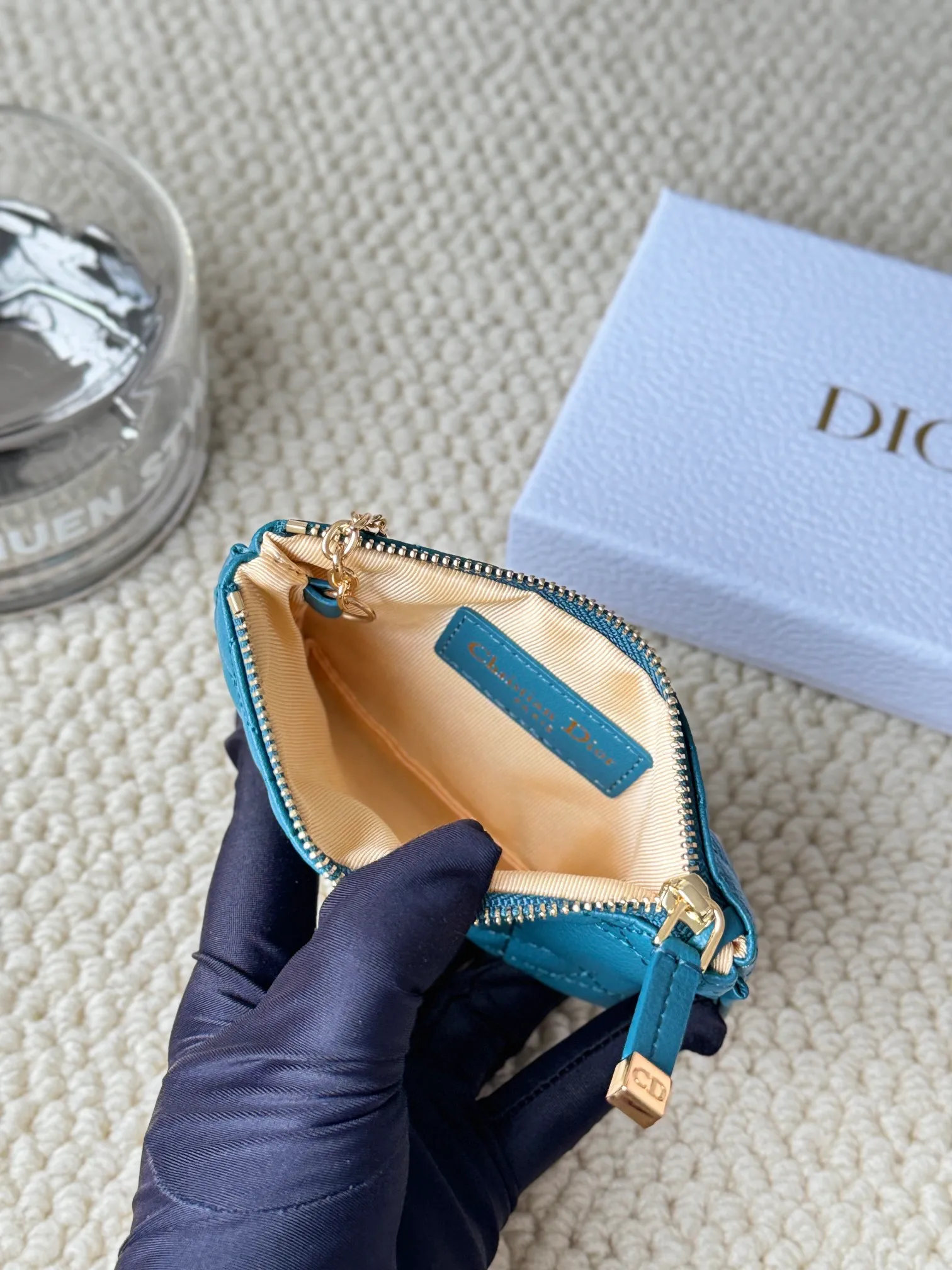 💰140 2024 spring and summer new coin purse key bag is small and cute Size: 14.5*7.6cm Model: S5158UWHC_M30G This Dior Caro card holder is elegant and practical. Carefully crafted from soft cow leather, it is decorated with cannage pattern topstitching and a CD logo on the front to enhance the style. Elegant and sophisticated. 30 Montaigne Glycine Coin Purse Key Case 🔑 Compact and practical, unique, it can store various daily necessities, suitable for various occasions, and can be matched with its 30Montaigne items. CD logo on front